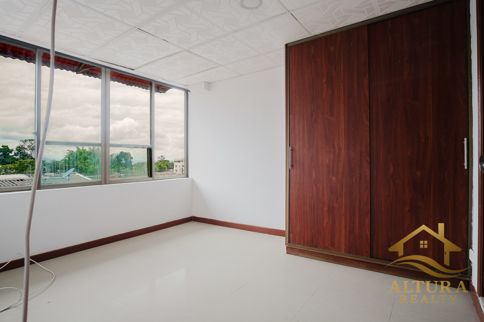 SE VENDE EDIFICIO 3 APTOS INDEPENDIENTES EN CALARCA