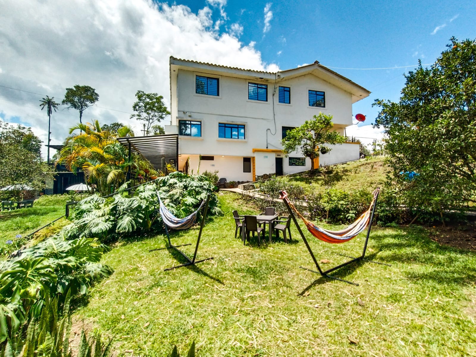 Hotel con Restaurante, Café y Bar En Venta Salento Quindío