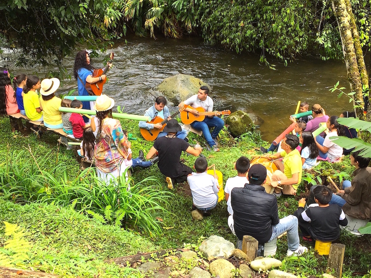 Oportunidad de Inversión en Eco-Lodge Frente al Río en Salento