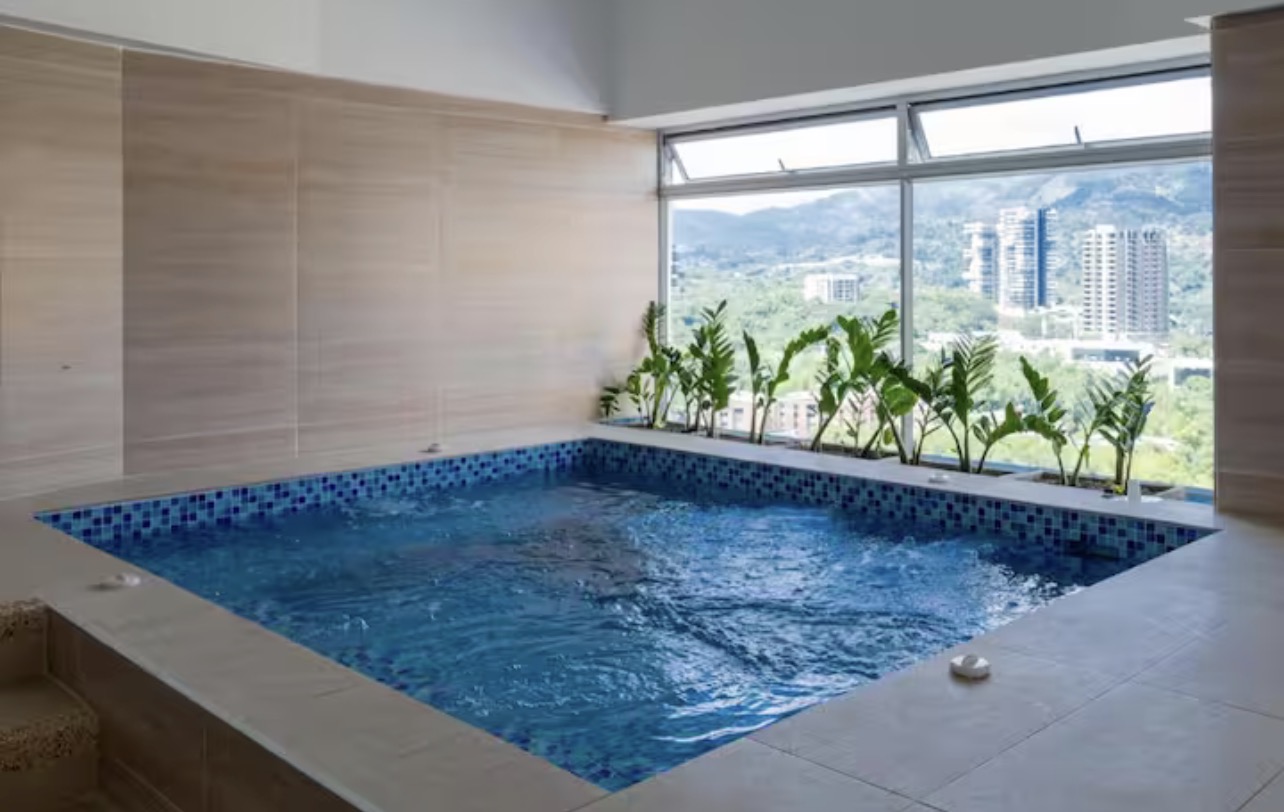 This 2 bedroom 2 bathroom apartment on the 11th floor of Clubhouse