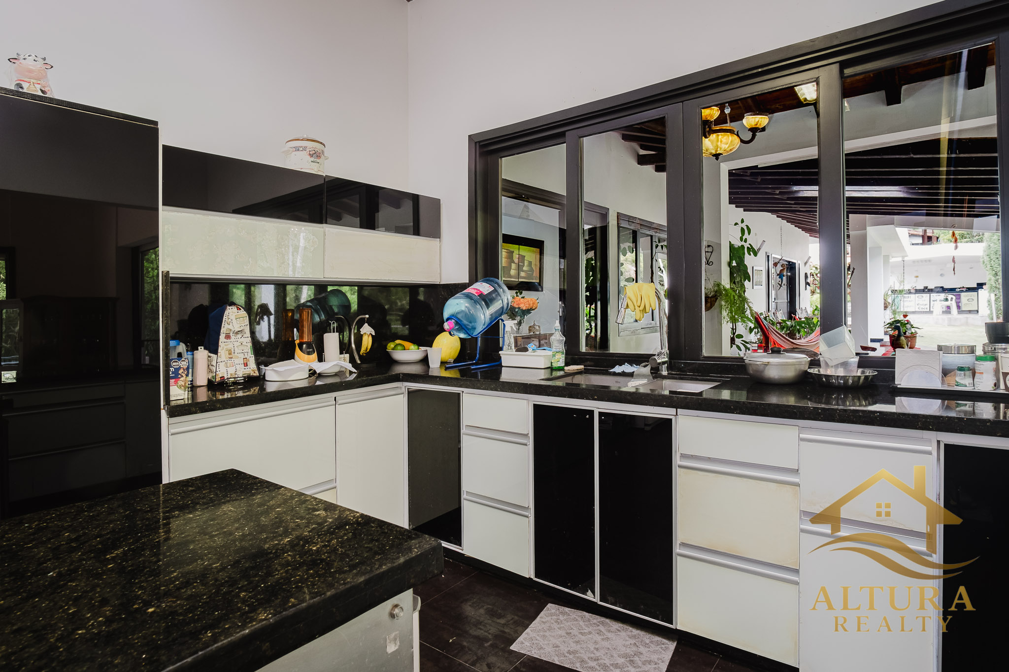 SE VENDE CASA EN CONJUNTO CERRADO A 5 MINUTOS DE ARMENIA