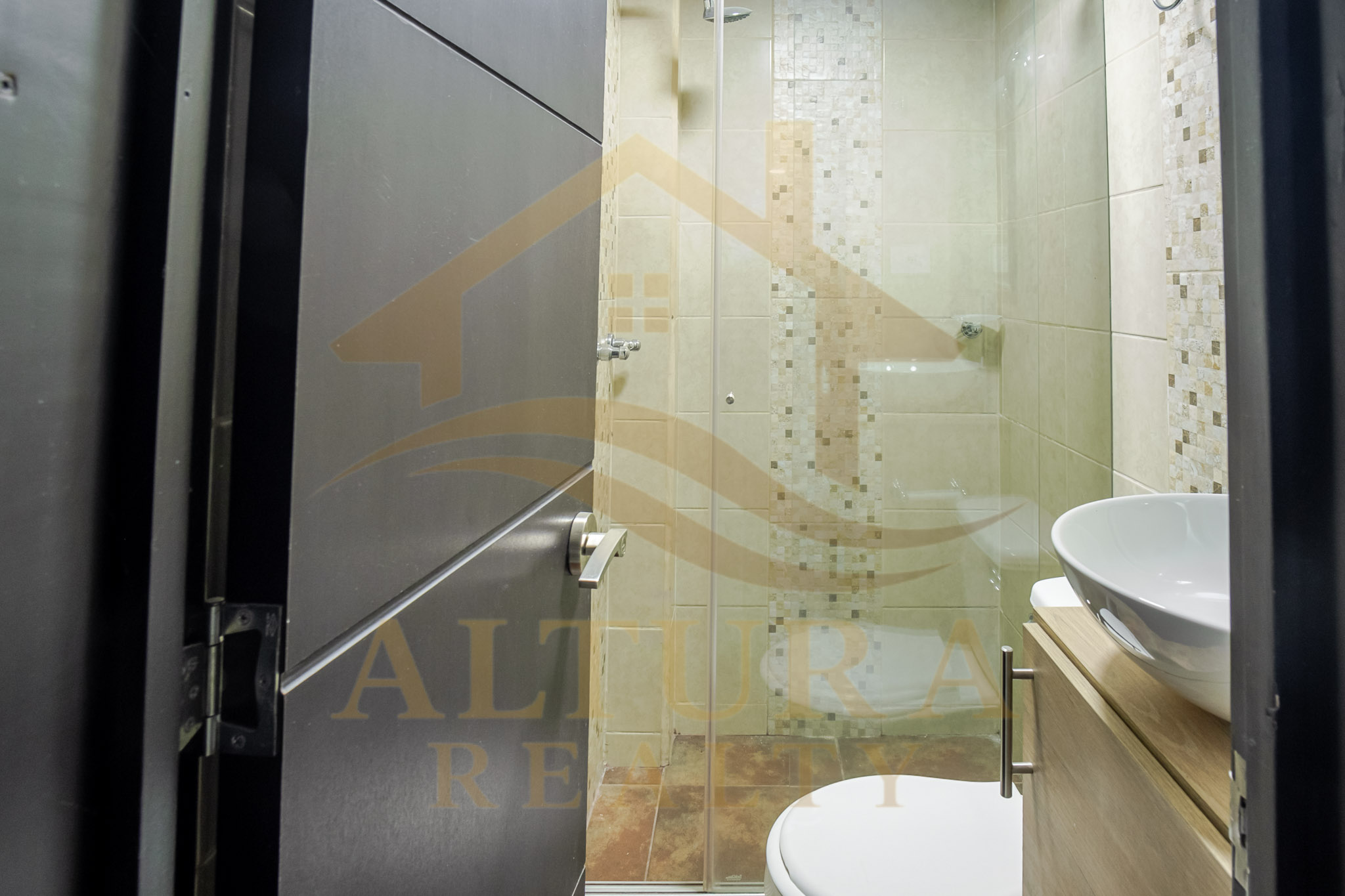 SE VENDE MODERNA CASA EN EL NORTE DE CIRCASIA