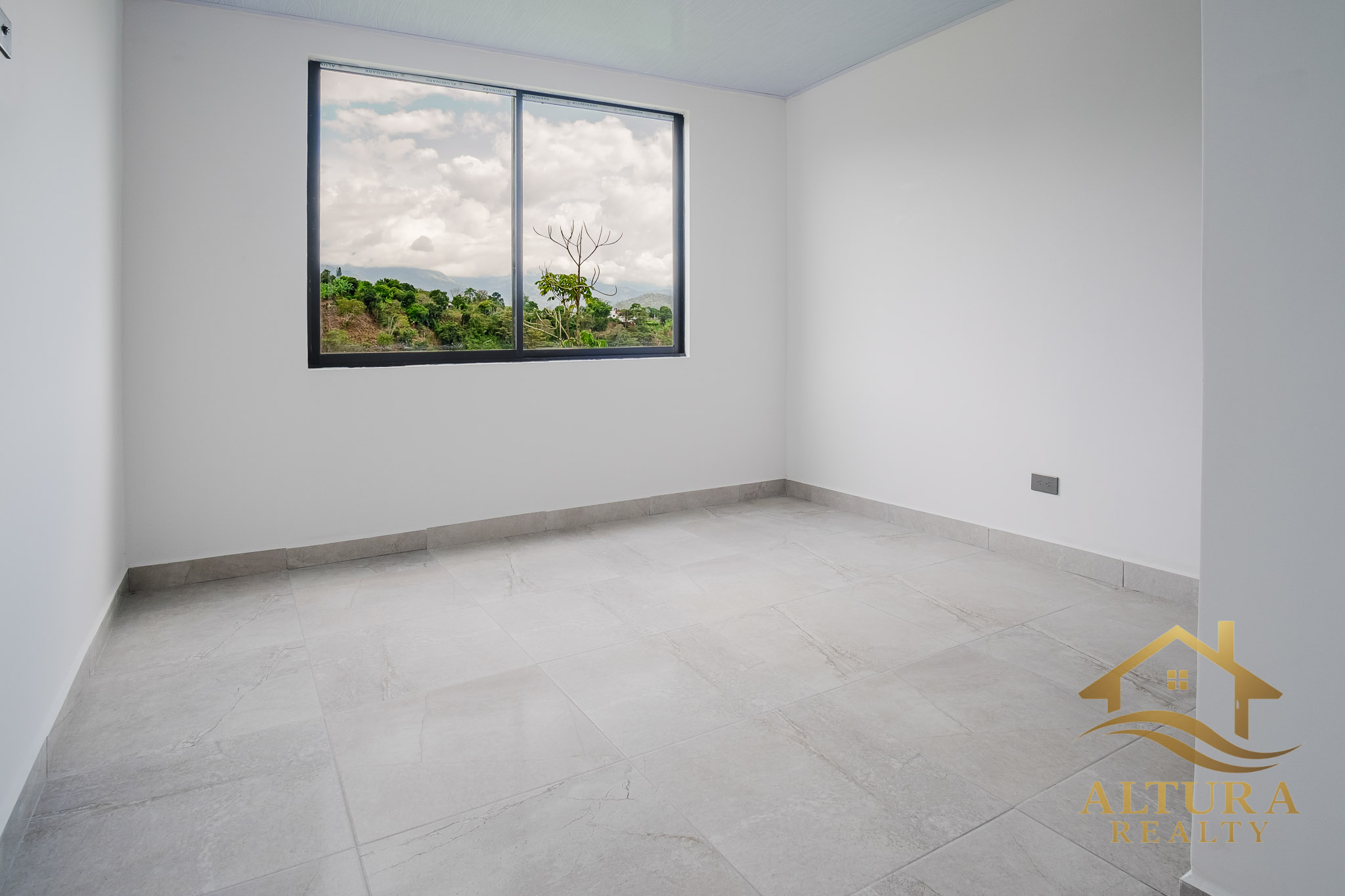 SE VENDE CASA CAMPESTRE EL CAIMO, TEBAIDA