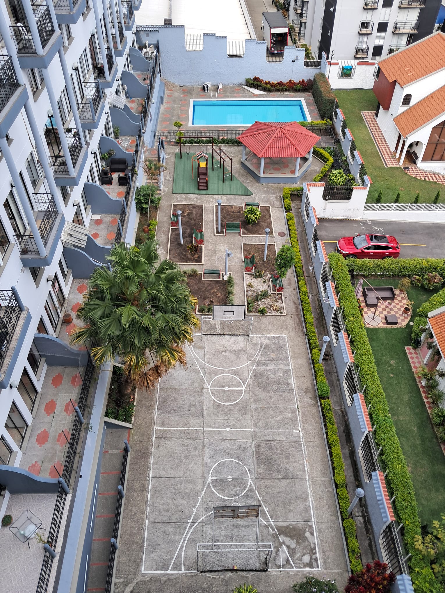 Apartamento dúplex de 3 habitaciones con dos balcones en Armenia