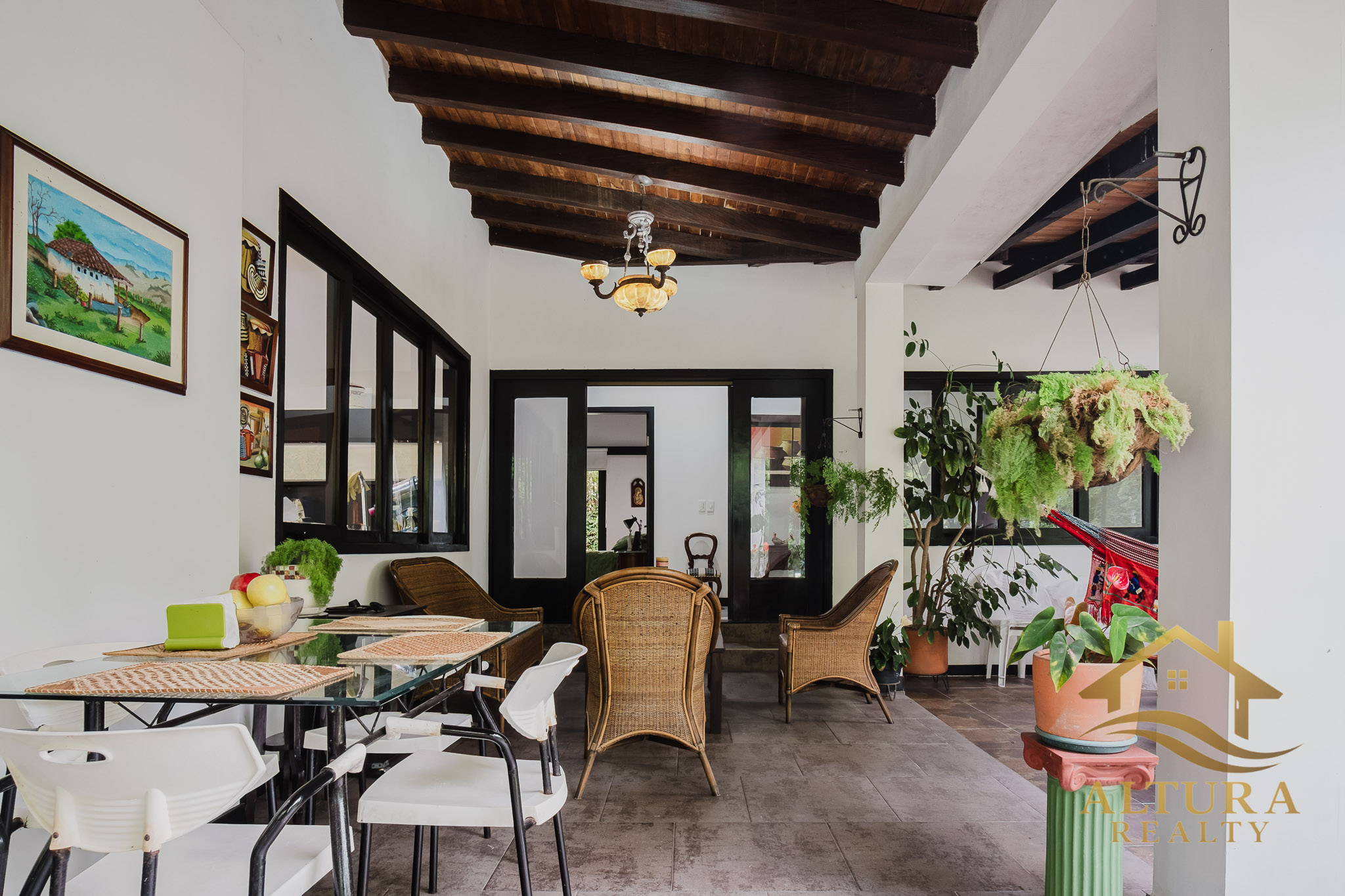 SE VENDE CASA EN CONJUNTO CERRADO A 5 MINUTOS DE ARMENIA