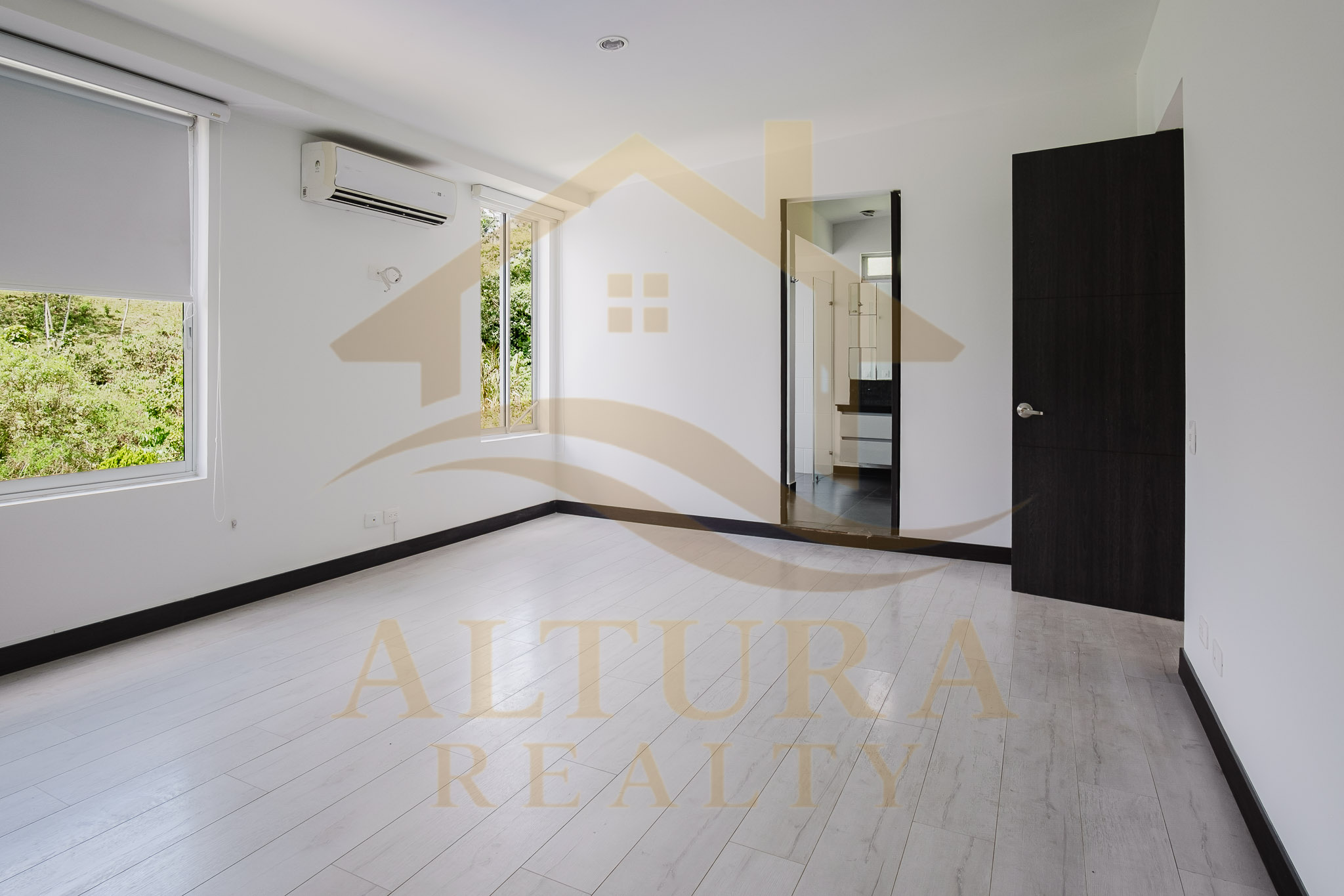 SE VENDE CASA CAMPESTRE ENTRE CIRCASIA Y ARMENIA CONJUNTO CERRADO