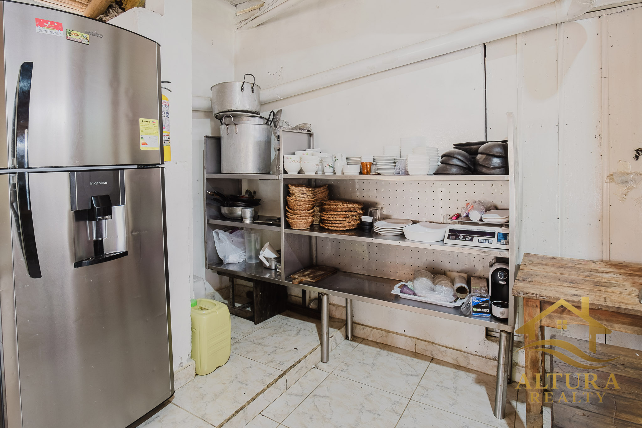 SE VENDE RESTAURANTE CON GRANJA TURISTICA CERCA AL PARQUE DEL CAFE