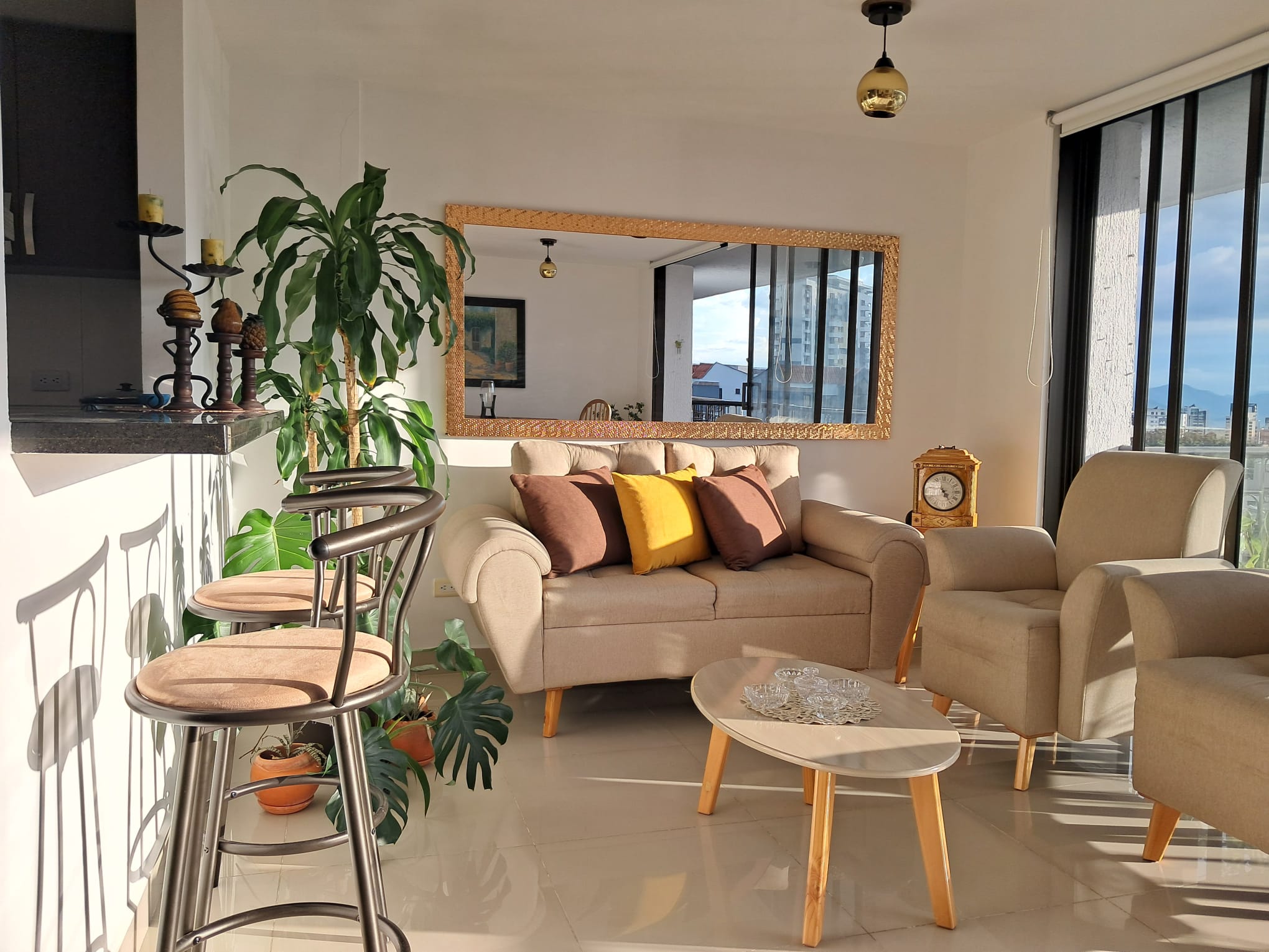 Apartamento dúplex de 3 habitaciones con dos balcones en Armenia