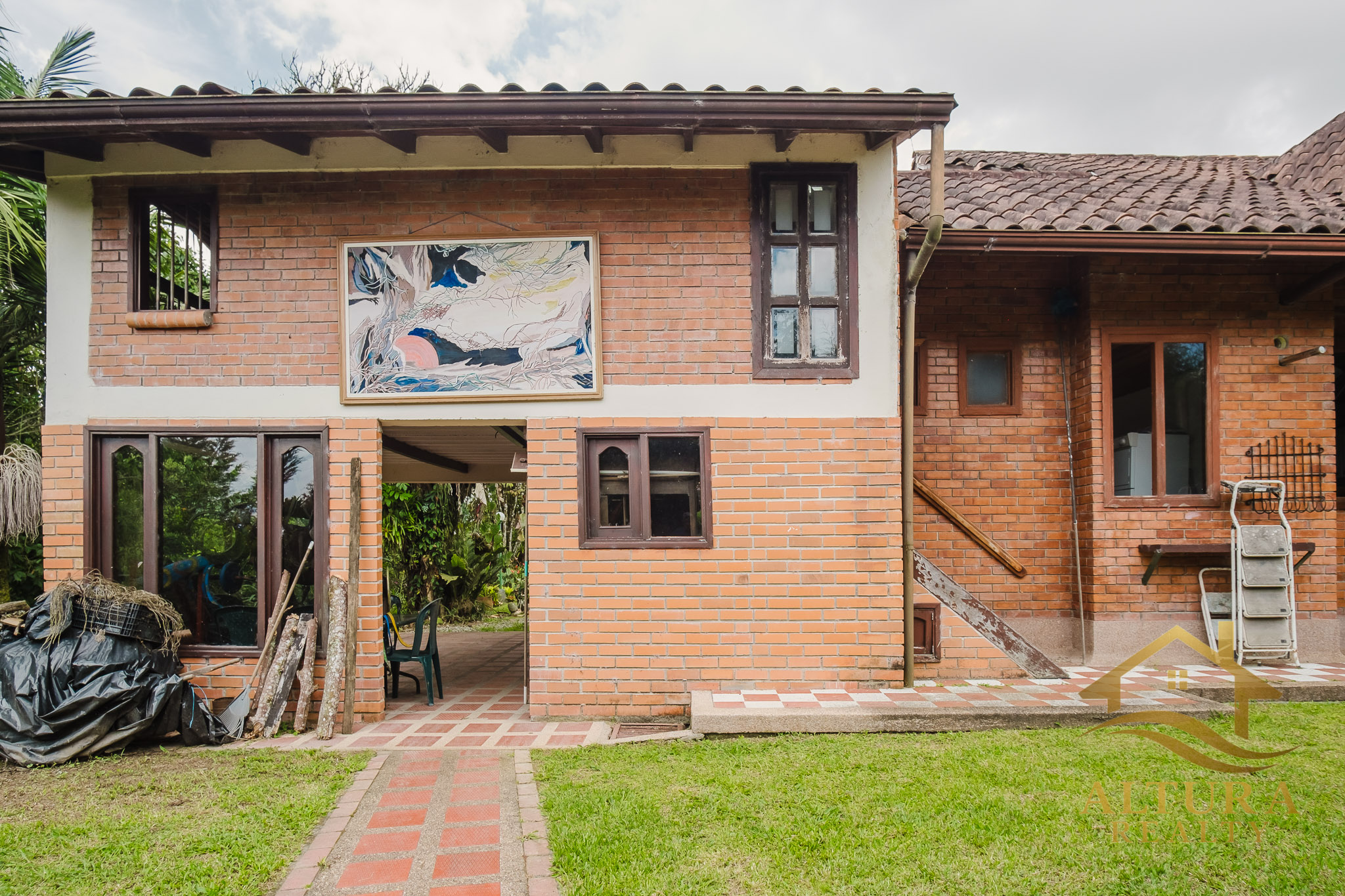 Casa Campestre  En Venta En Circasia Com Amplios Jardines-PROP-001