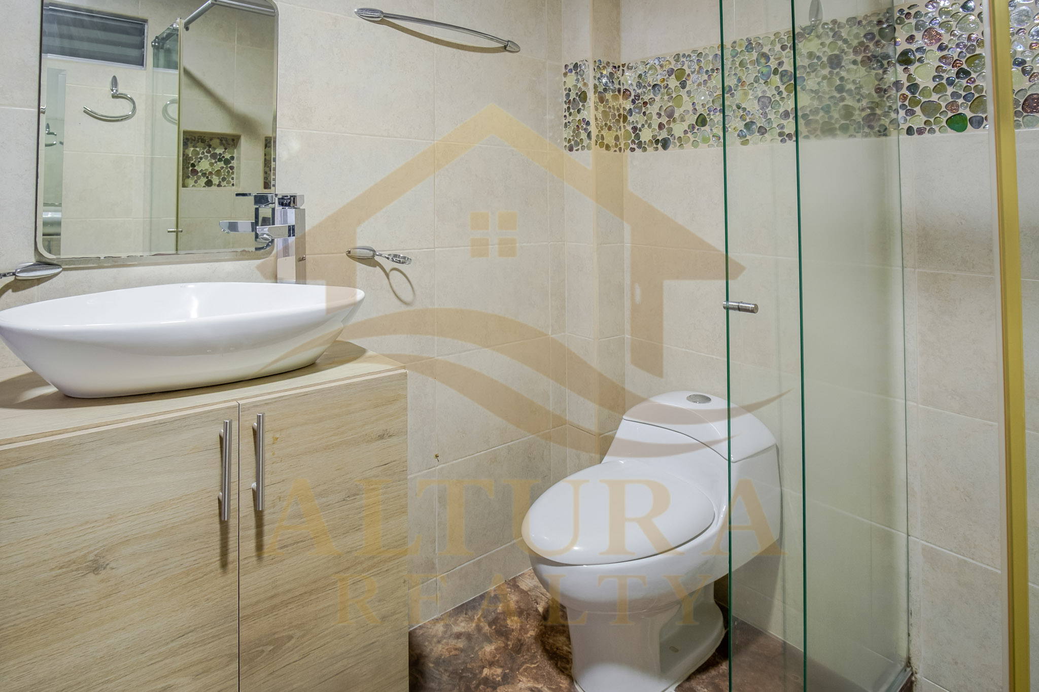 SE VENDE MODERNA CASA EN EL NORTE DE CIRCASIA