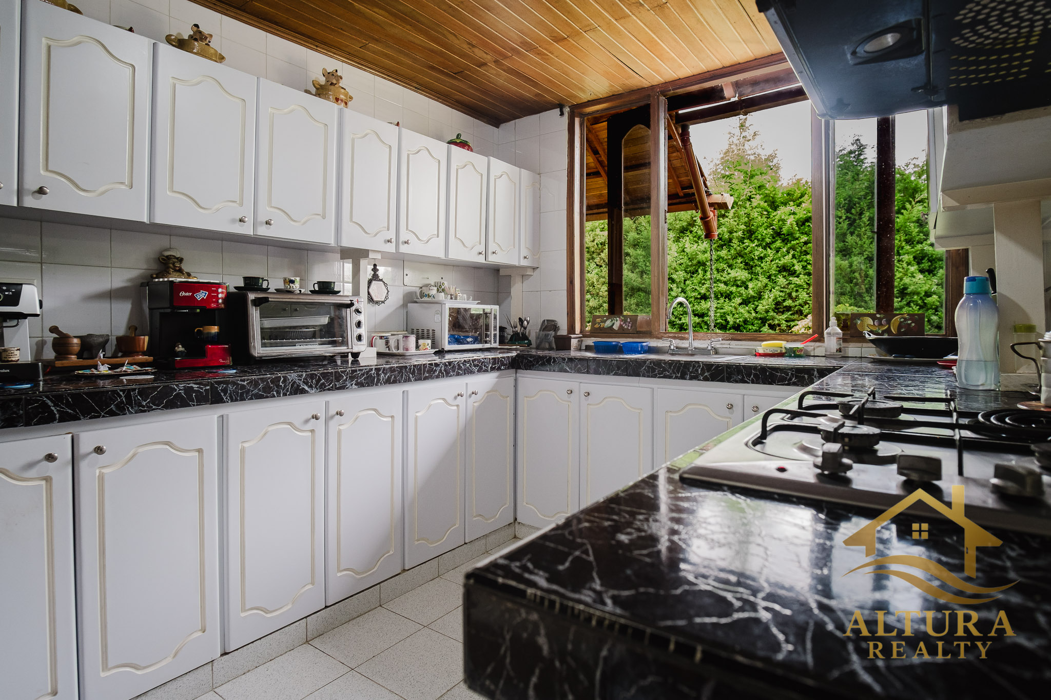 Casa Campestre  En Venta En Circasia Com Amplios Jardines-PROP-001