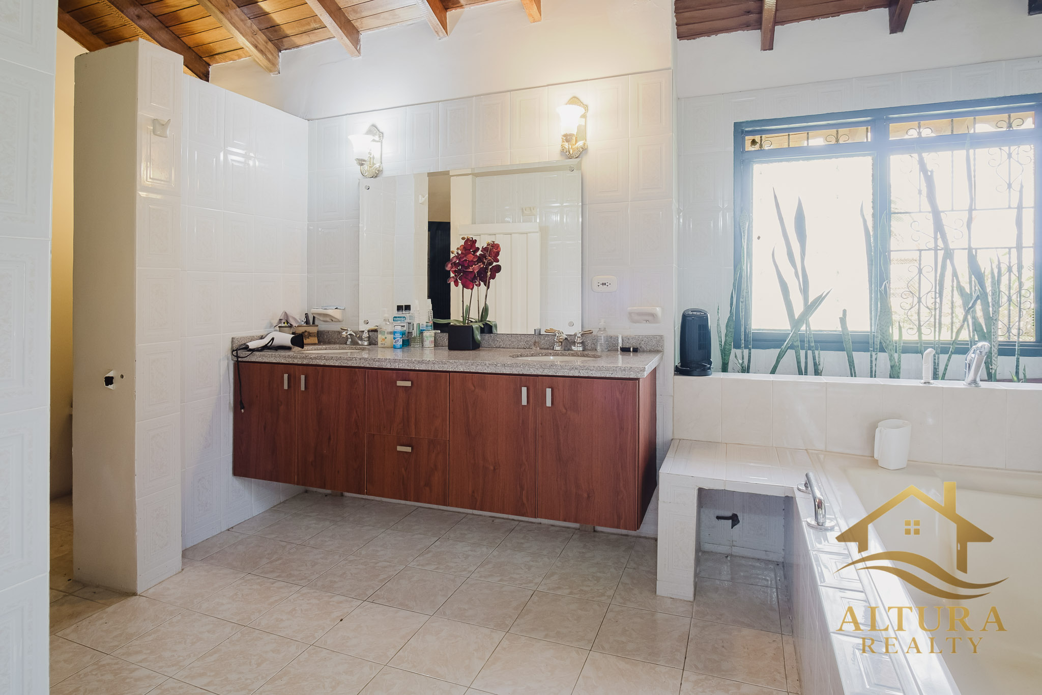 SE VENDE CASA CAMPESTRE EN ALCALA