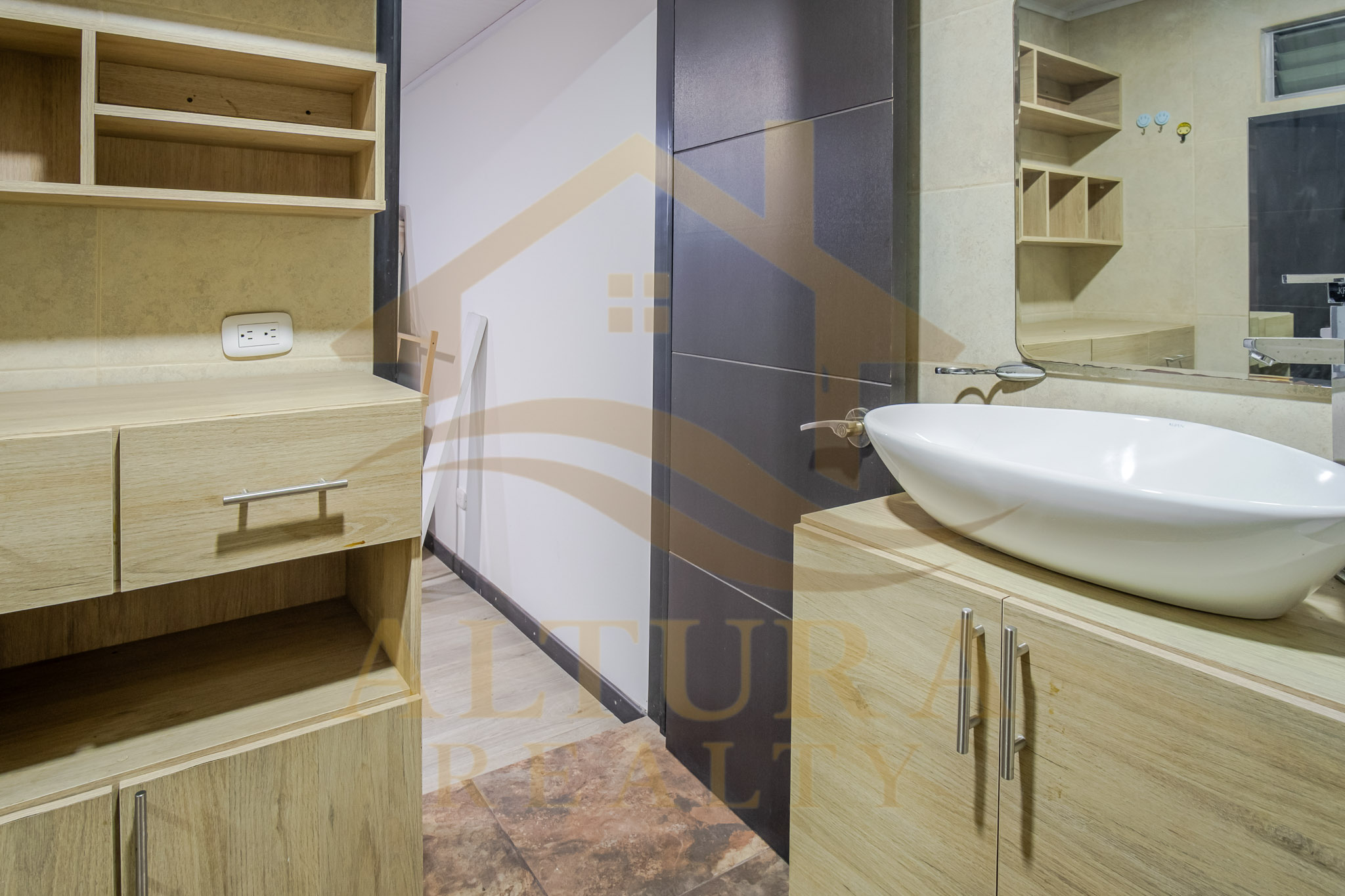 SE VENDE MODERNA CASA EN EL NORTE DE CIRCASIA