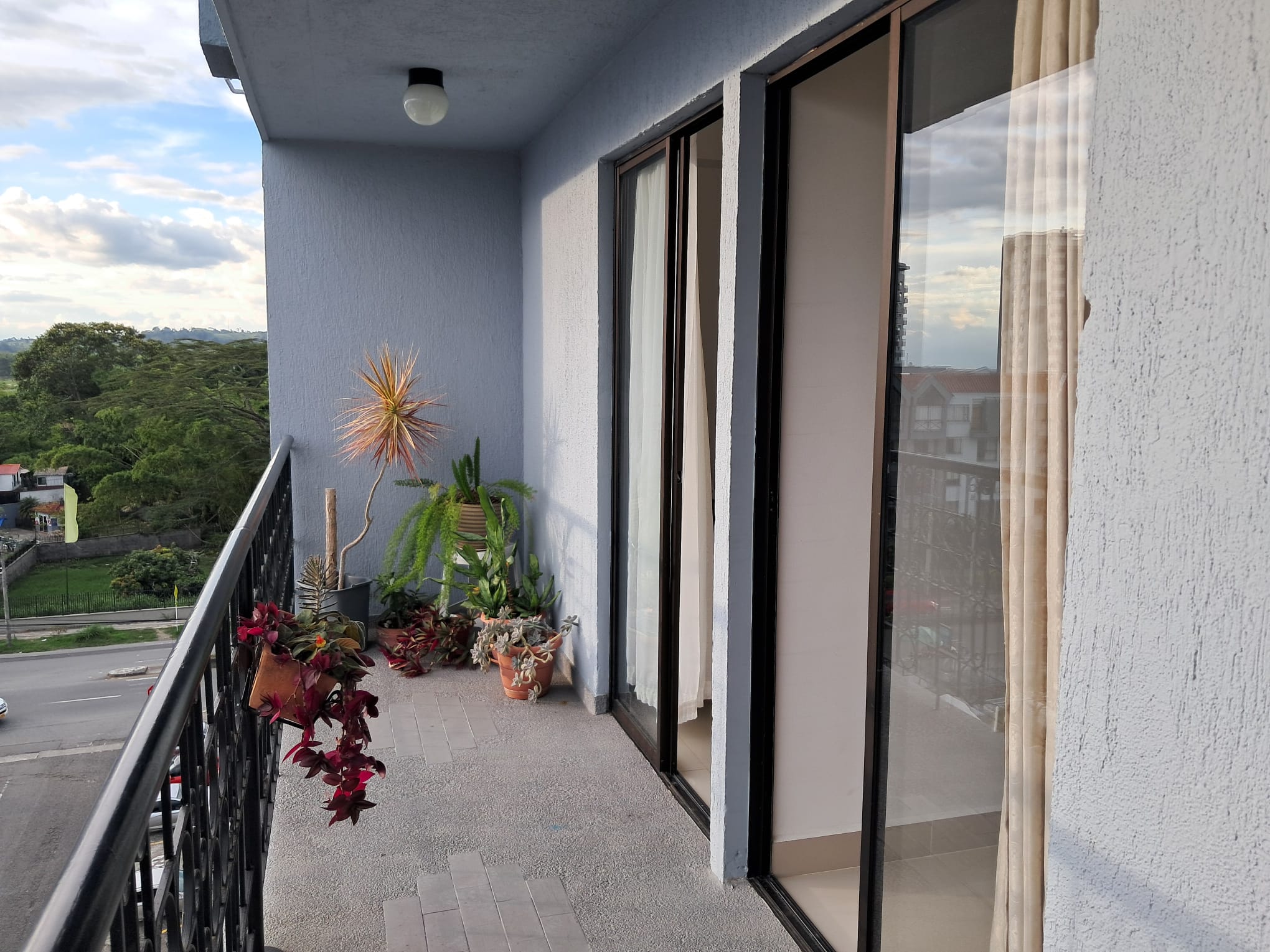 Apartamento dúplex de 3 habitaciones con dos balcones en Armenia