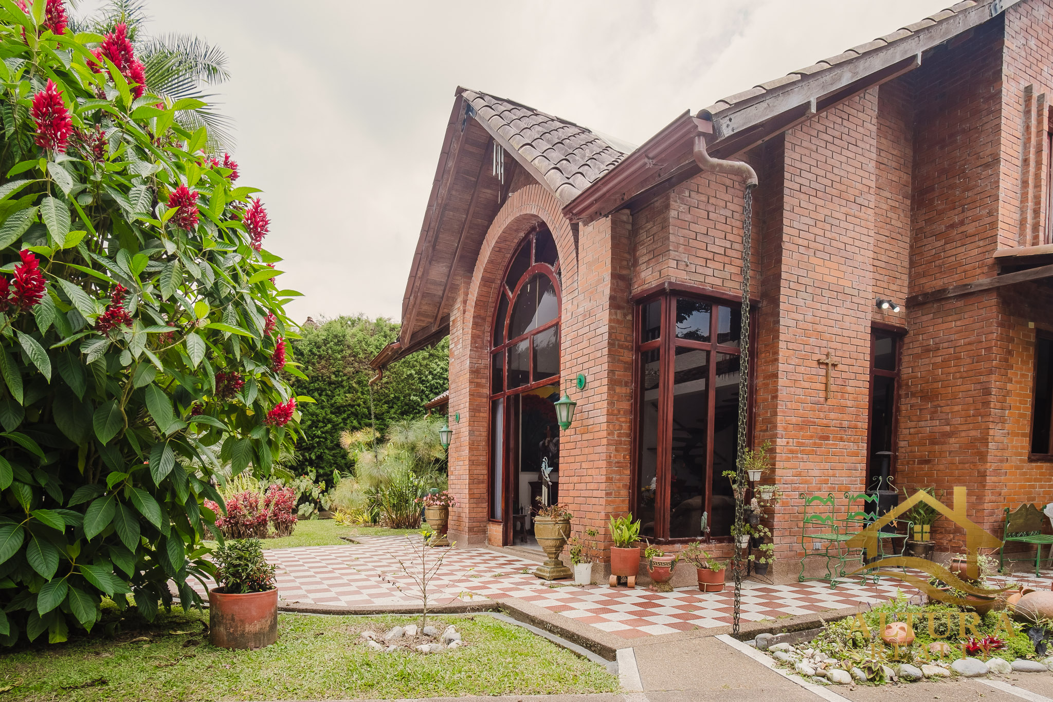 Casa Campestre  En Venta En Circasia Com Amplios Jardines-PROP-001