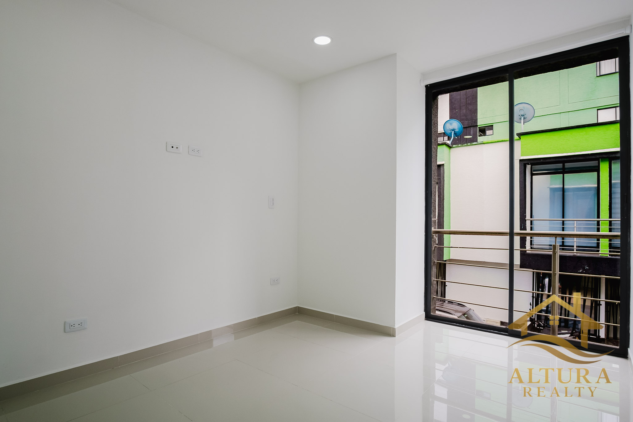 SE VENDE CASA CENTRAL EN CALARCA QUINDIO