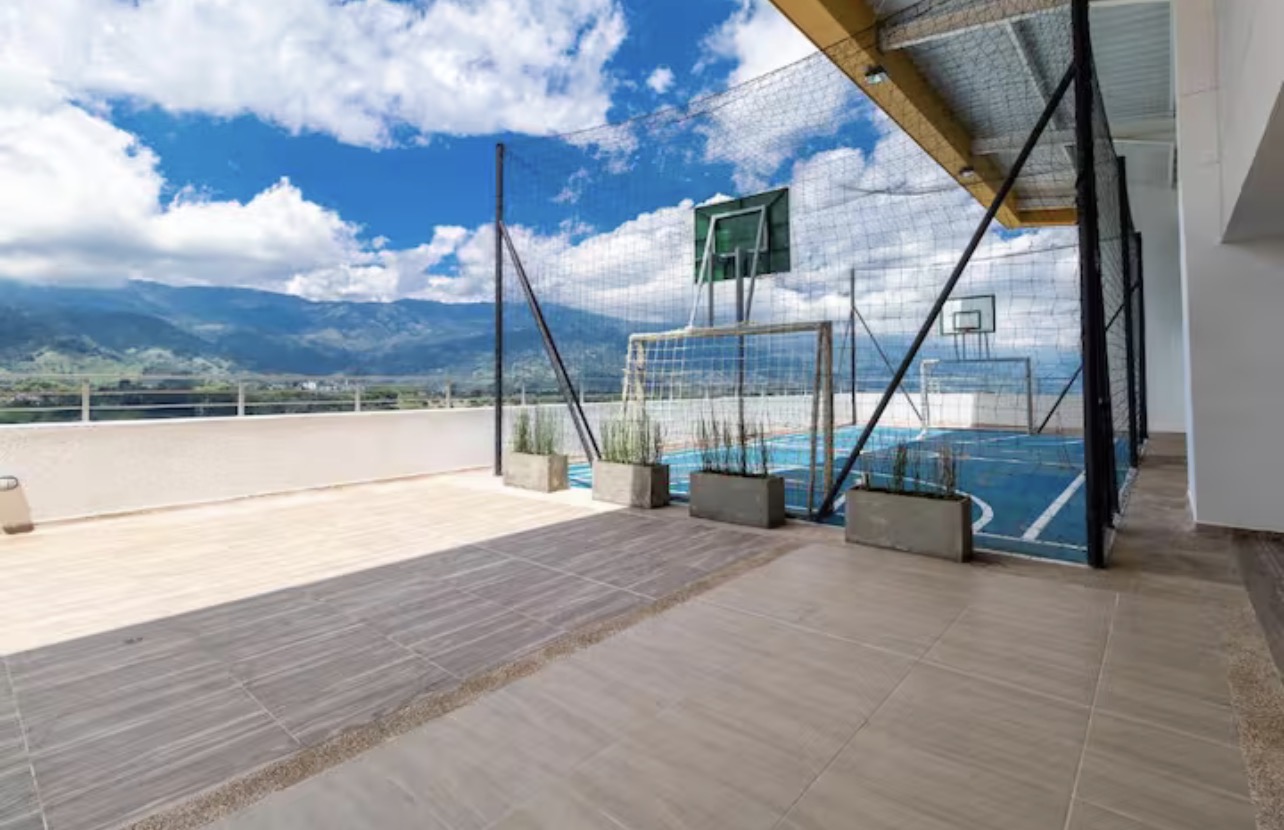 This 2 bedroom 2 bathroom apartment on the 11th floor of Clubhouse