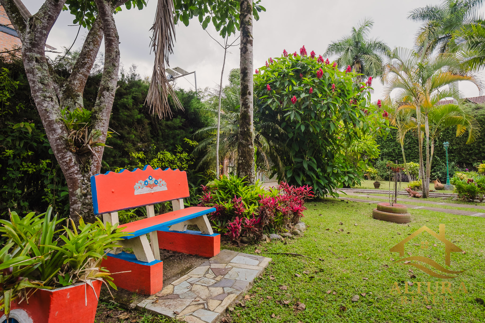 Casa Campestre  En Venta En Circasia Com Amplios Jardines-PROP-001