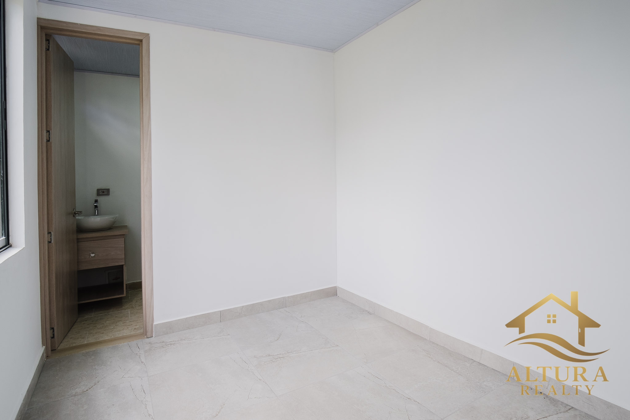 SE VENDE CASA CAMPESTRE EL CAIMO, TEBAIDA