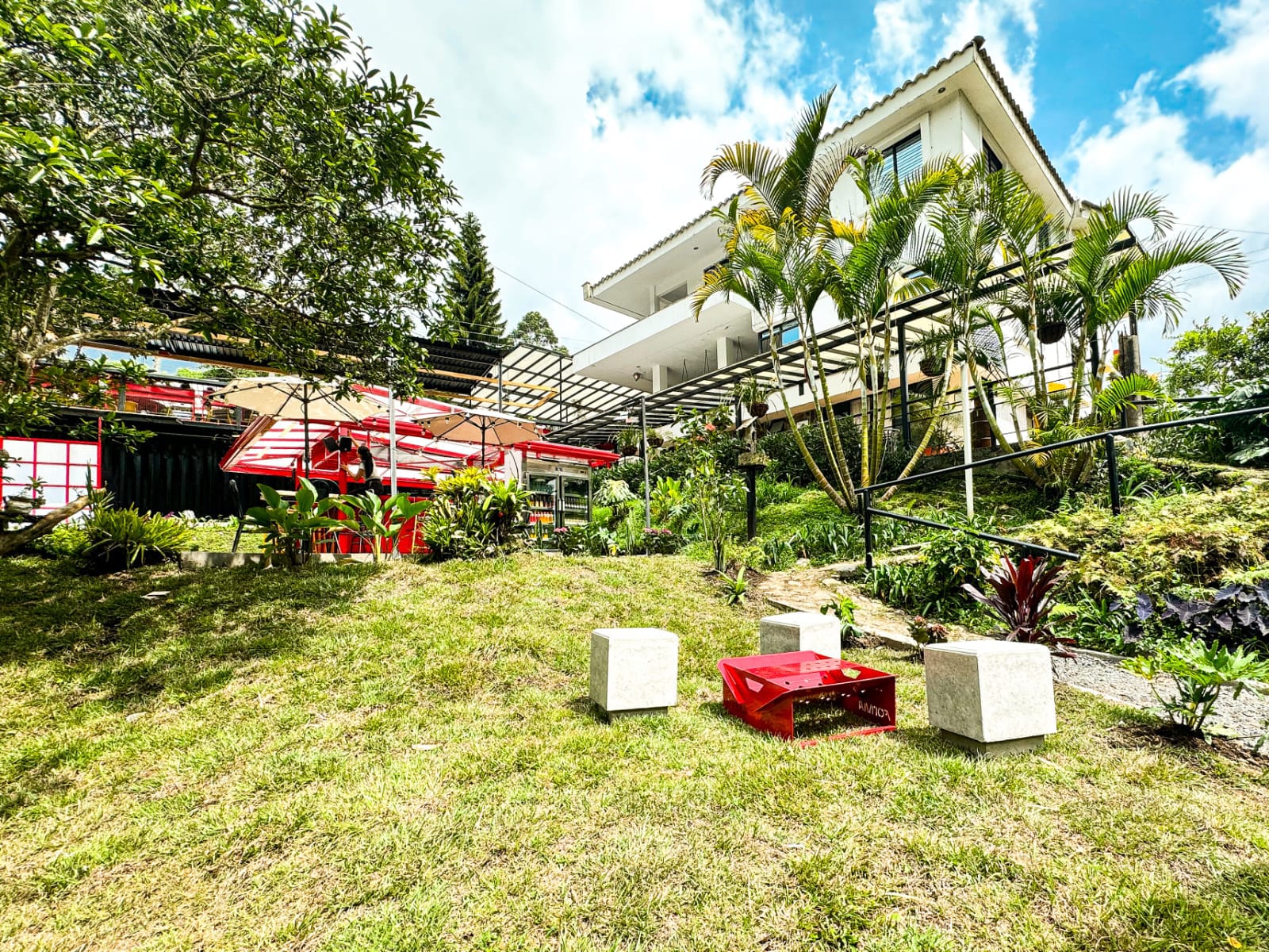 Hotel con Restaurante, Café y Bar En Venta Salento Quindío