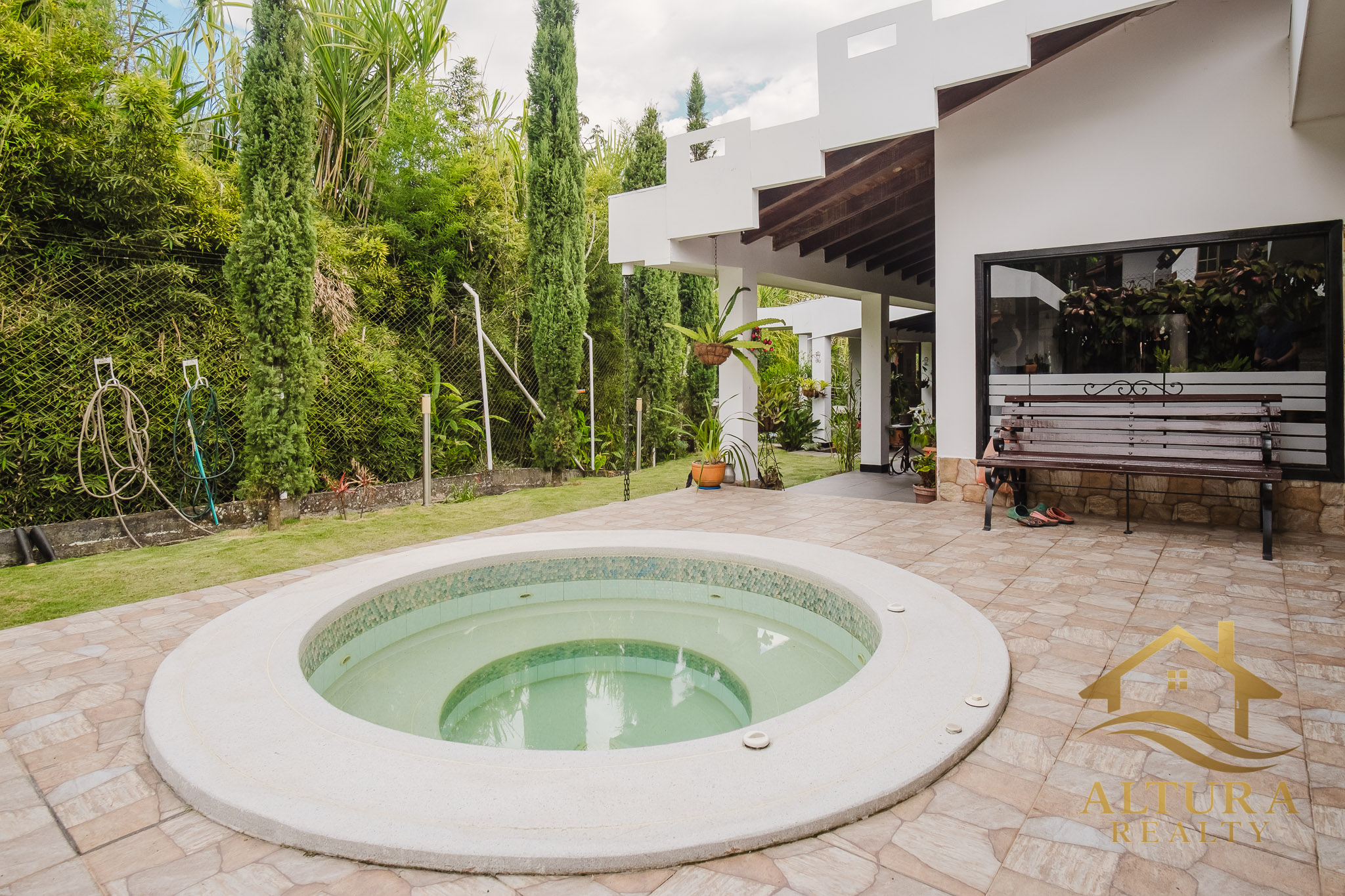 SE VENDE CASA EN CONJUNTO CERRADO A 5 MINUTOS DE ARMENIA