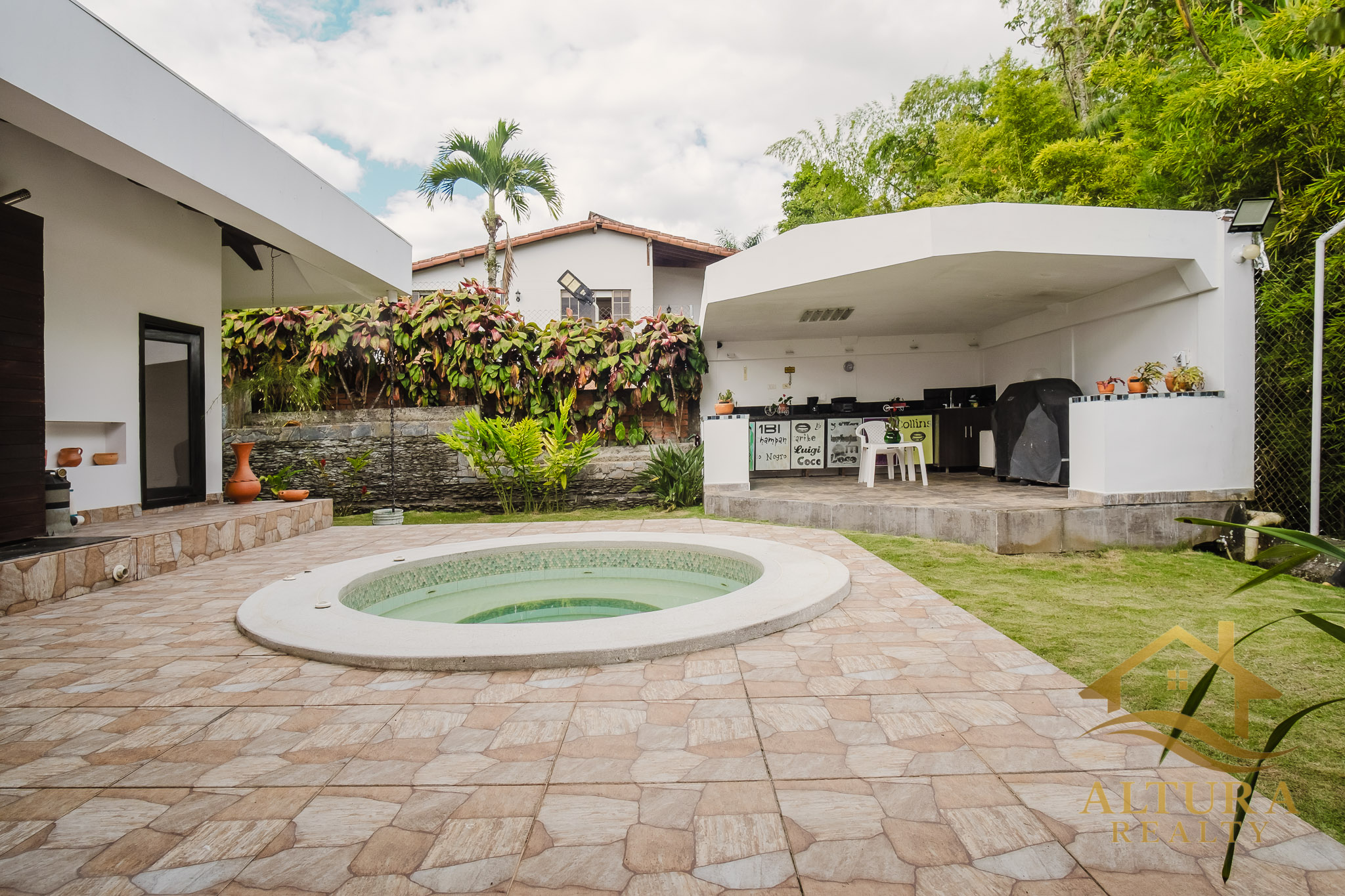 SE VENDE CASA EN CONJUNTO CERRADO A 5 MINUTOS DE ARMENIA