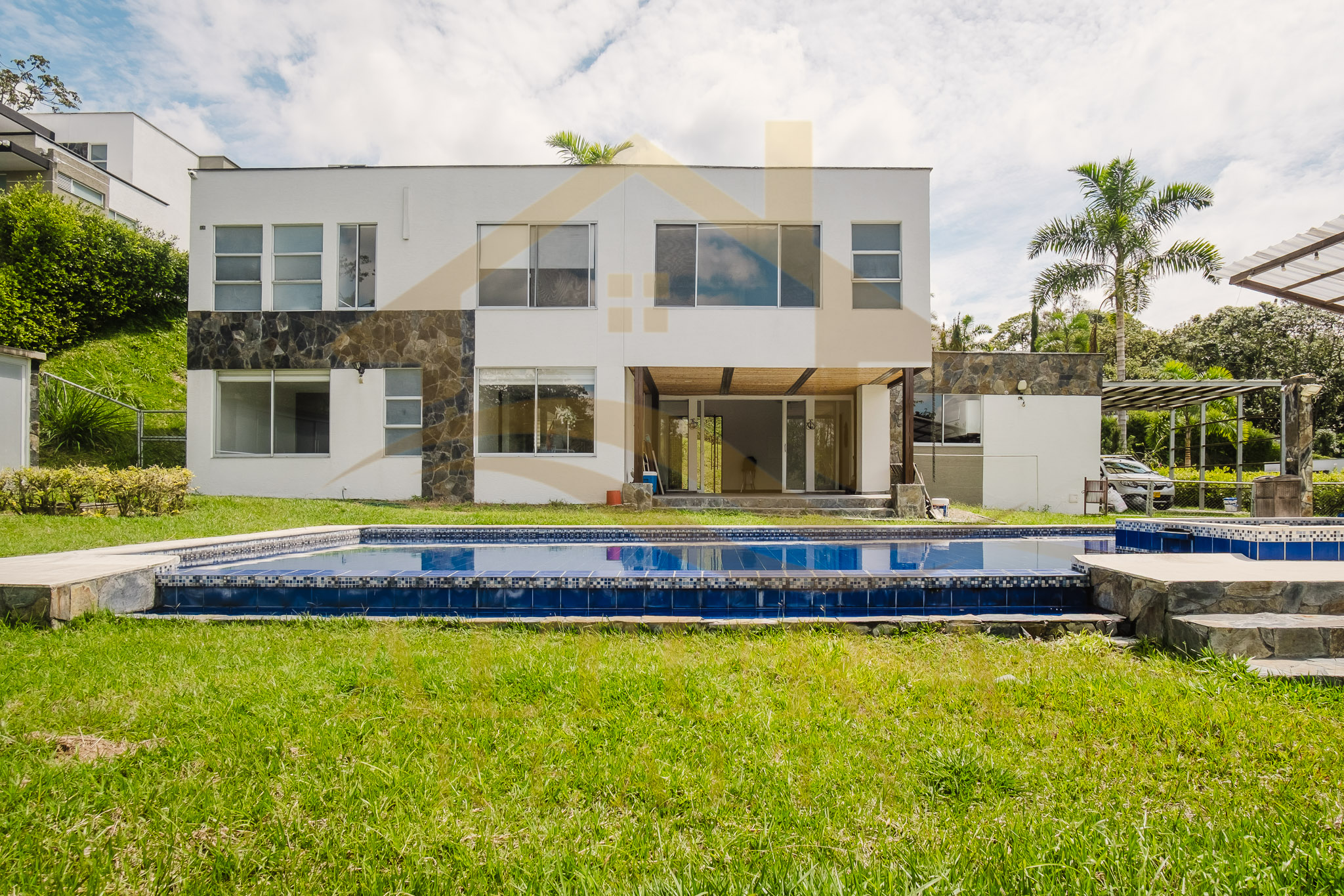 SE VENDE CASA CAMPESTRE ENTRE CIRCASIA Y ARMENIA CONJUNTO CERRADO