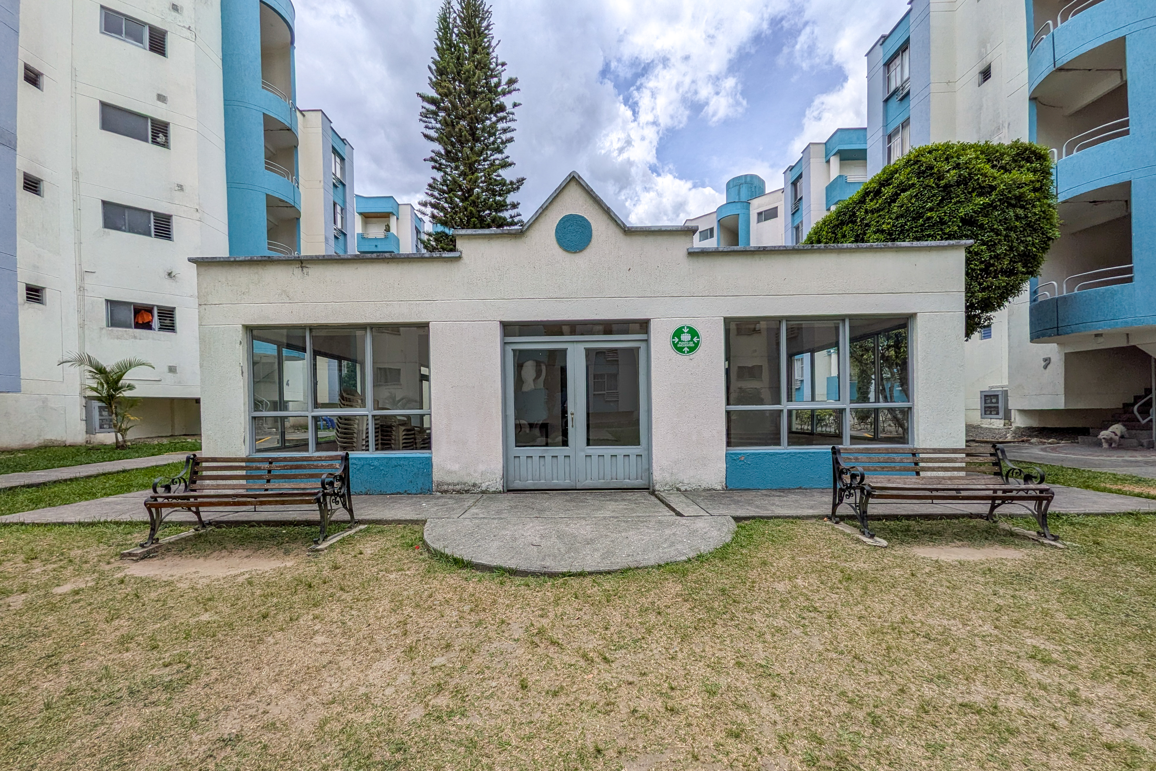 Apartamento de 3 habitaciones y banos en el conjunto La Abadia