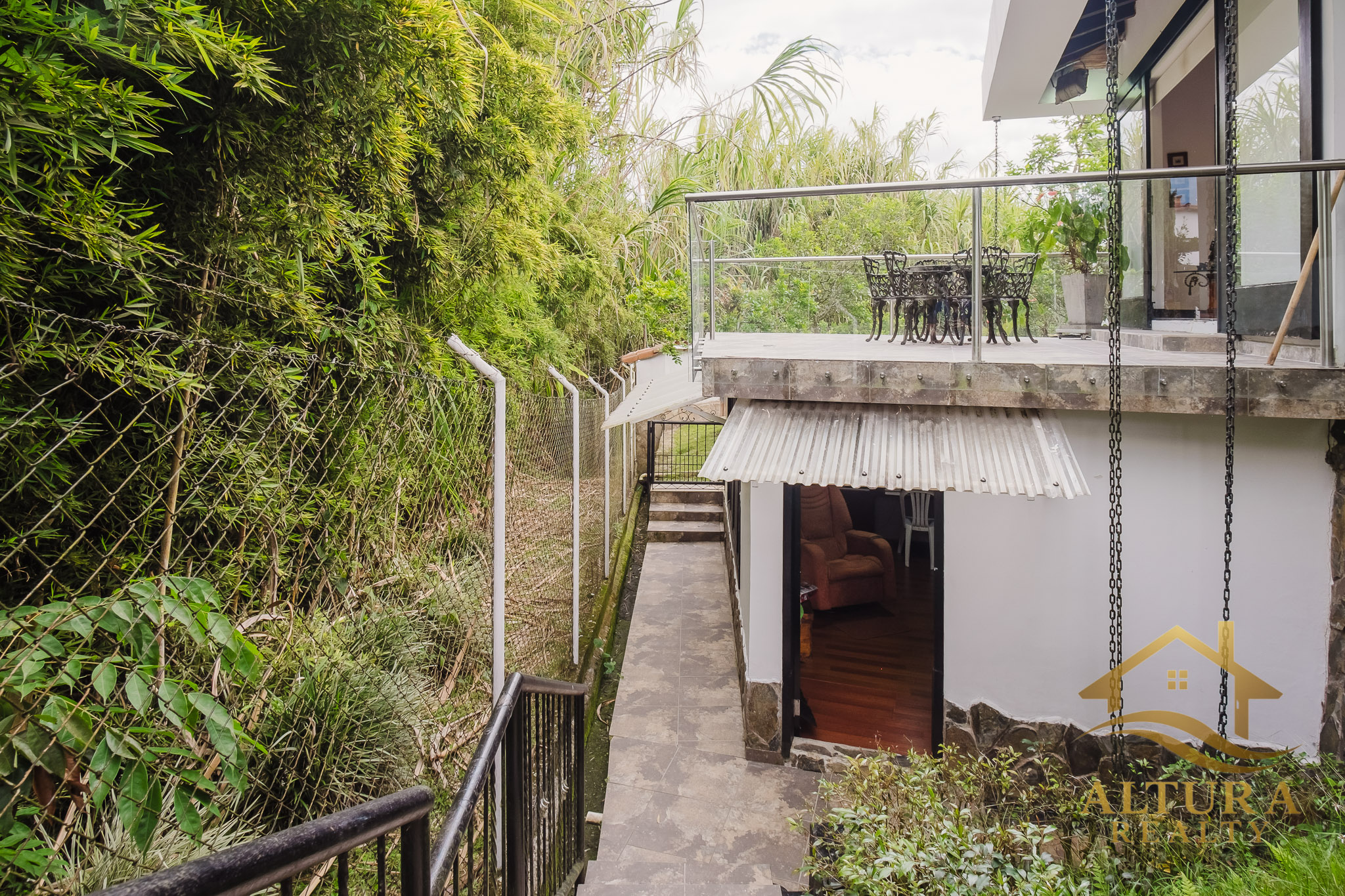 SE VENDE CASA EN CONJUNTO CERRADO A 5 MINUTOS DE ARMENIA