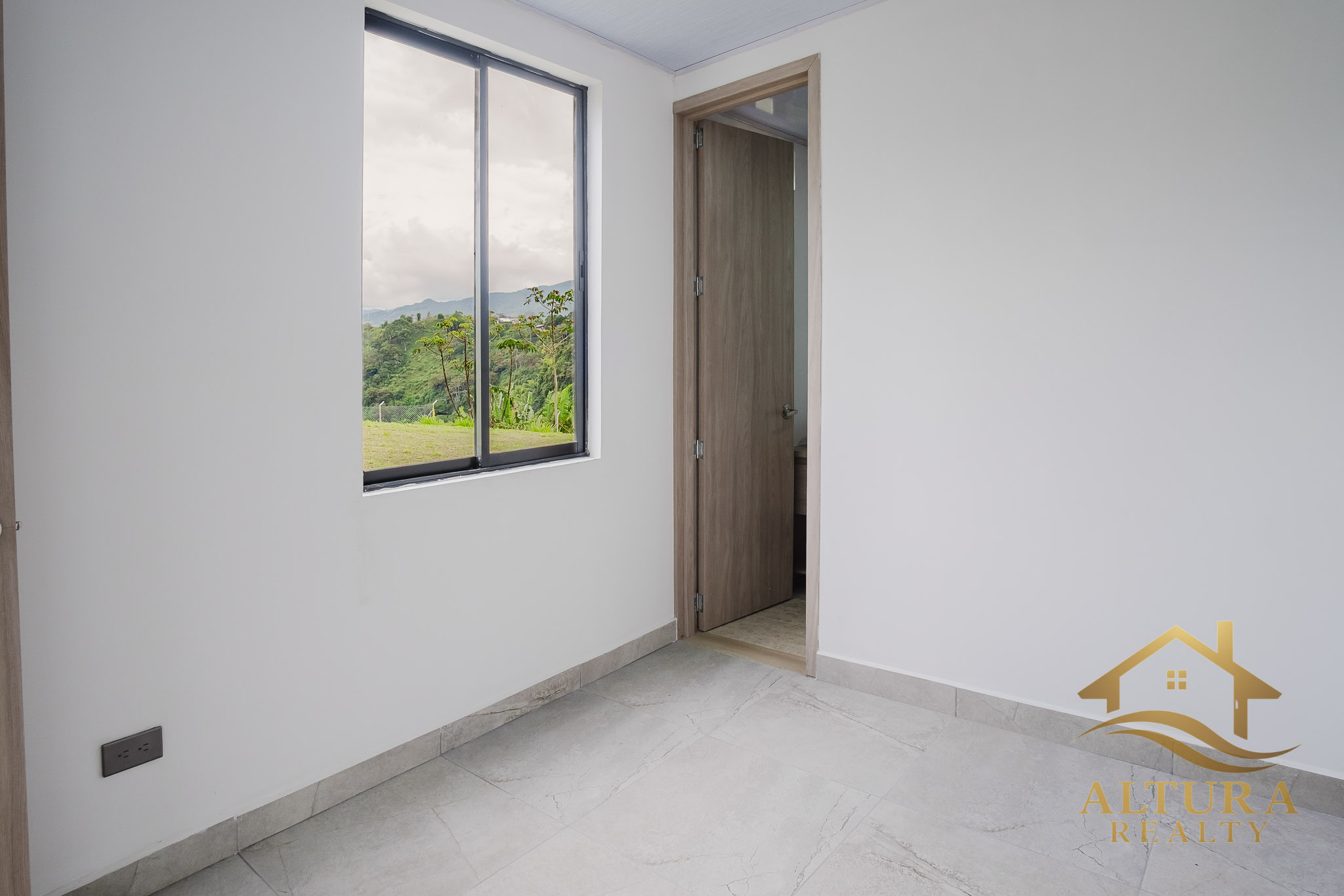 SE VENDE CASA CAMPESTRE EL CAIMO, TEBAIDA