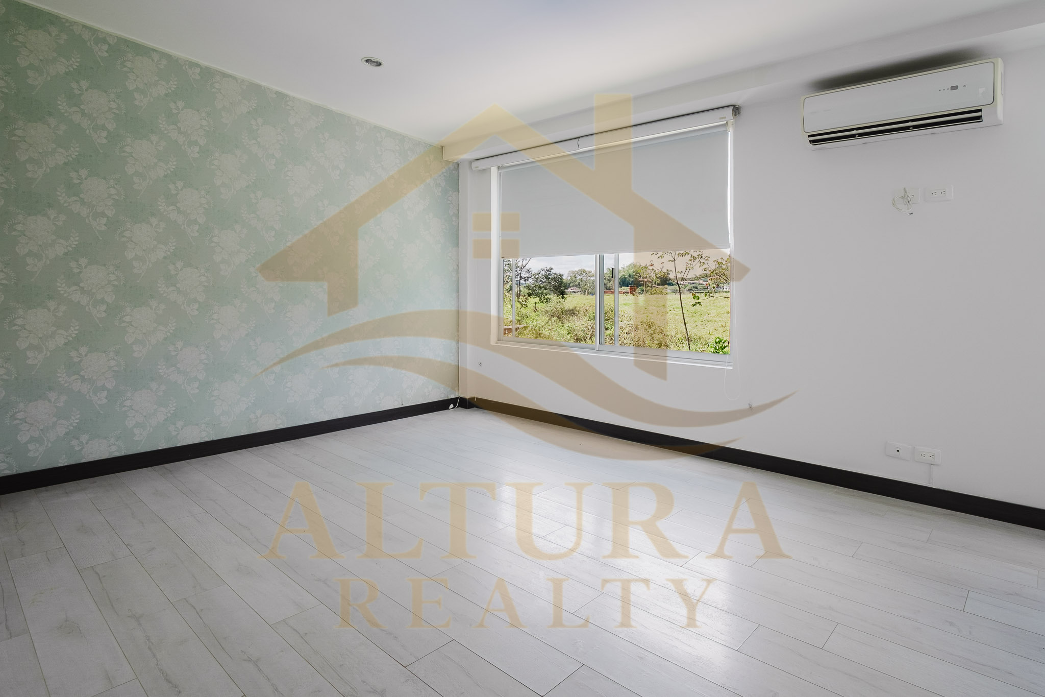 SE VENDE CASA CAMPESTRE ENTRE CIRCASIA Y ARMENIA CONJUNTO CERRADO