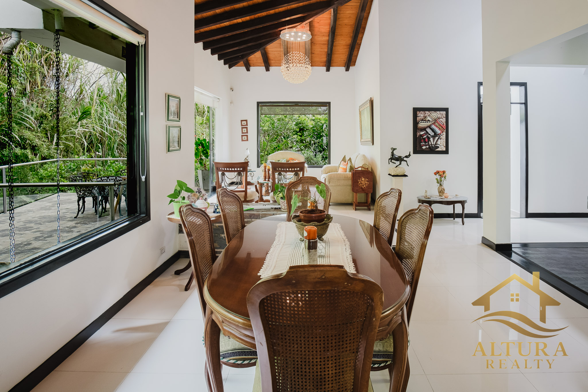 SE VENDE CASA EN CONJUNTO CERRADO A 5 MINUTOS DE ARMENIA