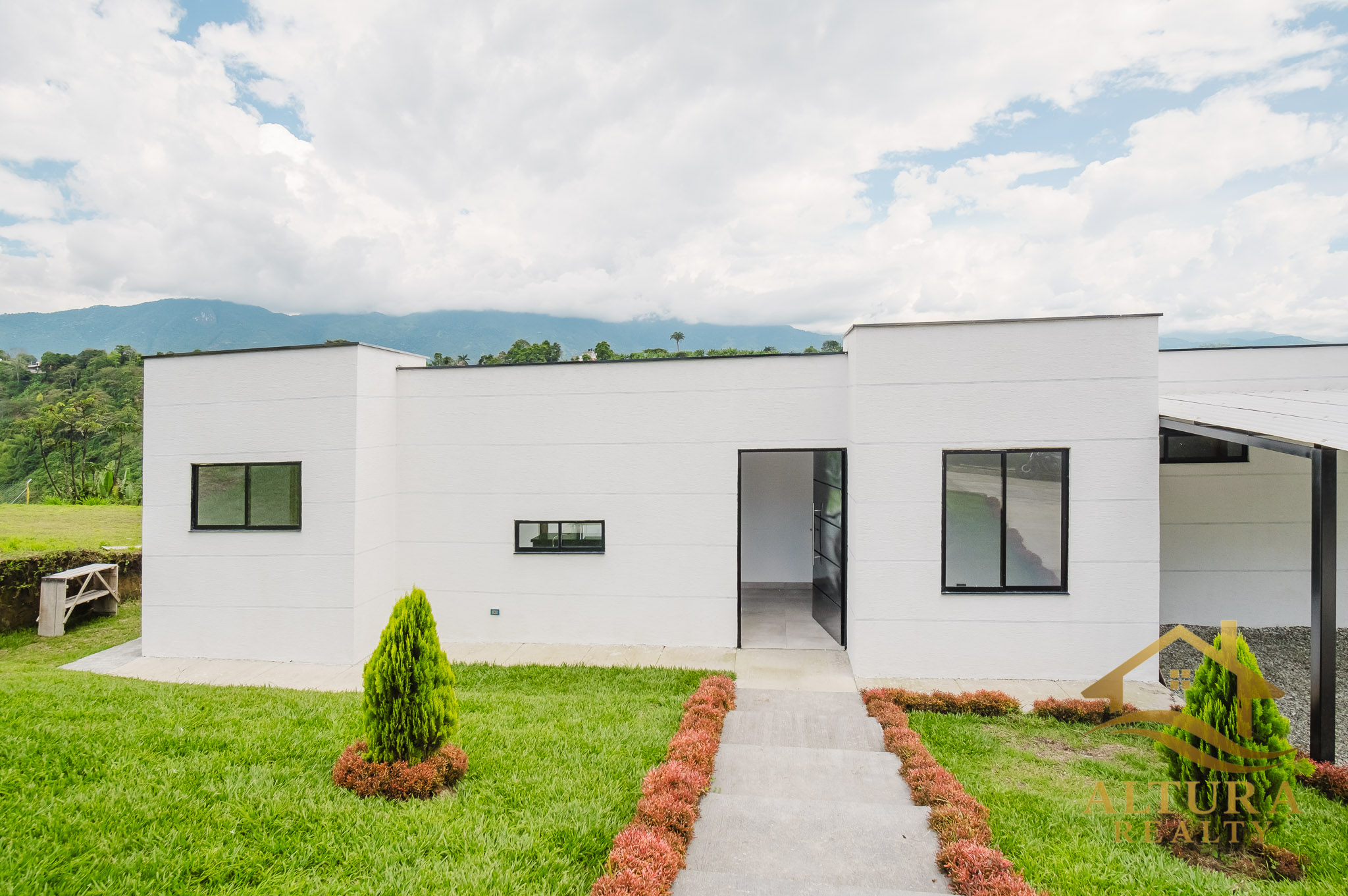 SE VENDE CASA CAMPESTRE EL CAIMO, TEBAIDA