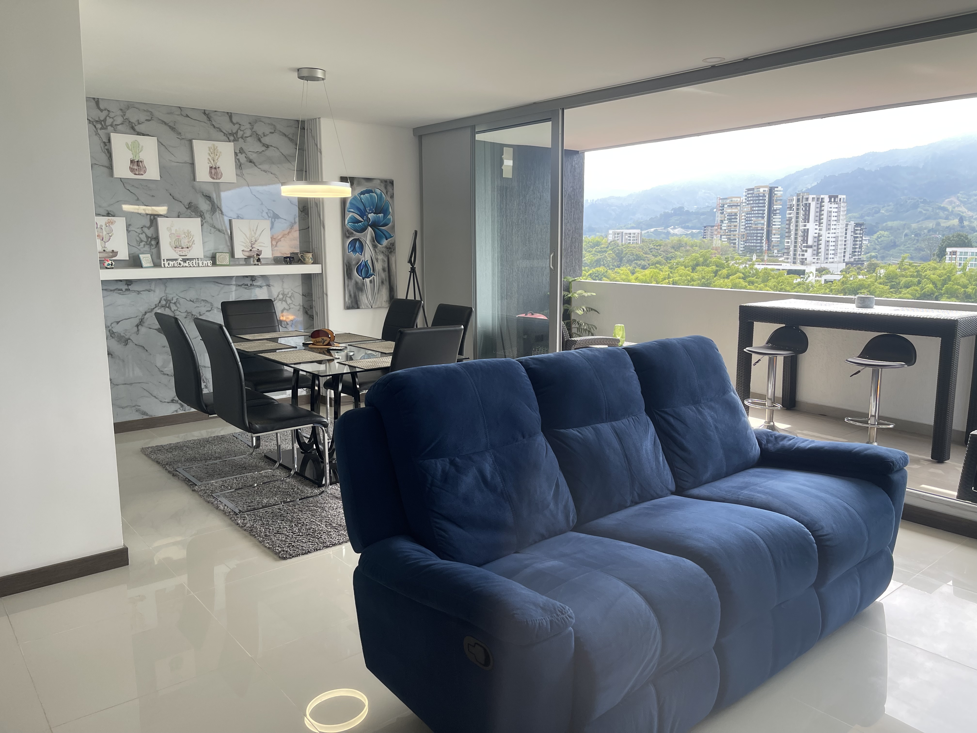 This 2 bedroom 2 bathroom apartment on the 11th floor of Clubhouse