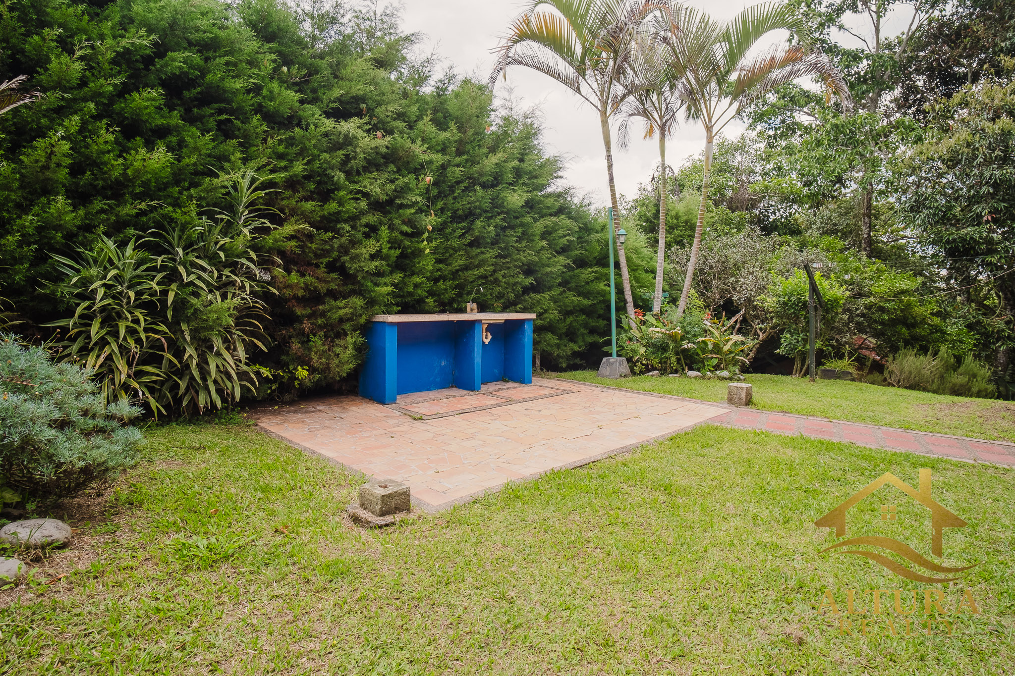 Casa Campestre  En Venta En Circasia Com Amplios Jardines-PROP-001
