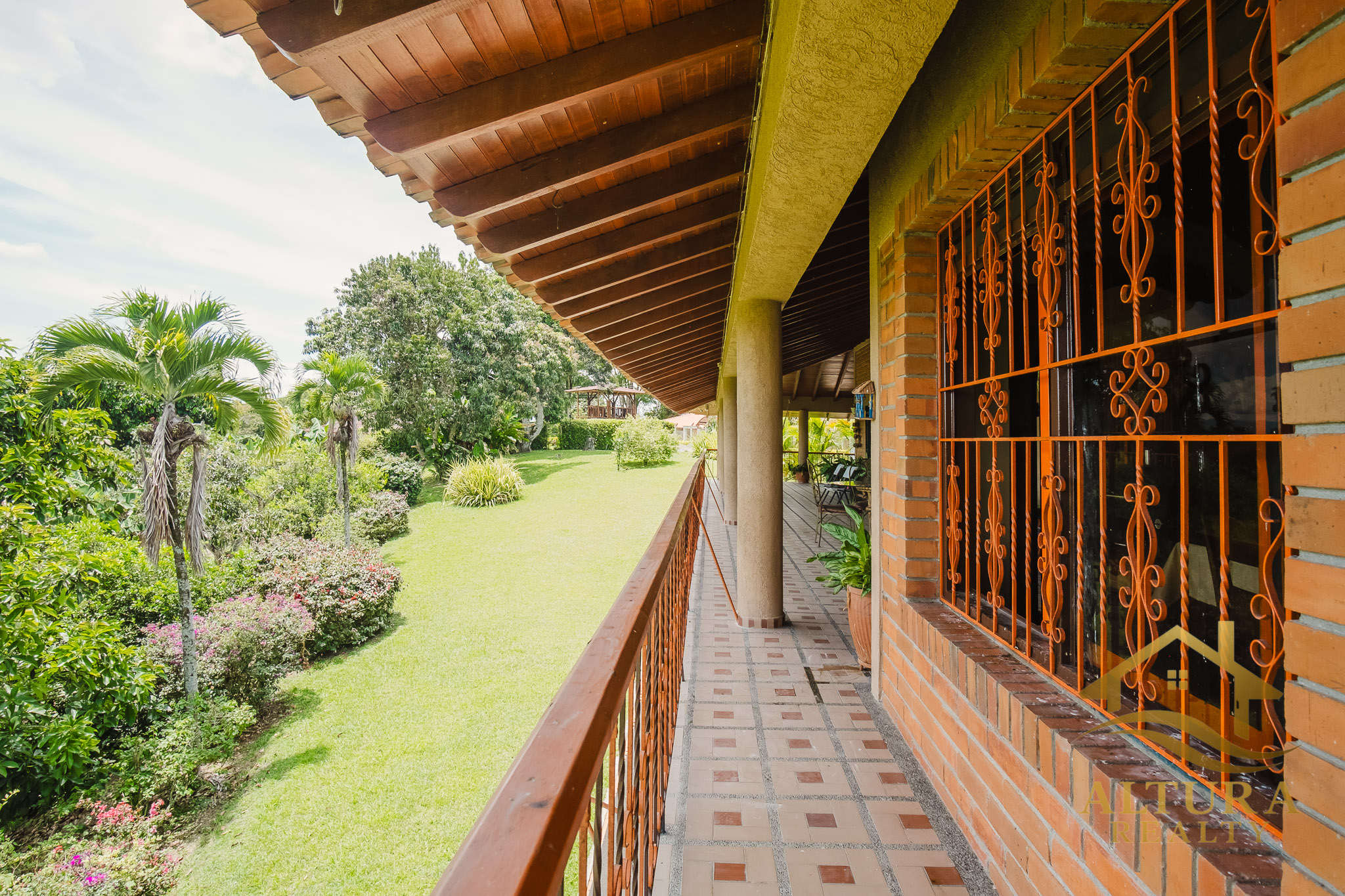 SE VENDE CASA CAMPESTRE EN ALCALA