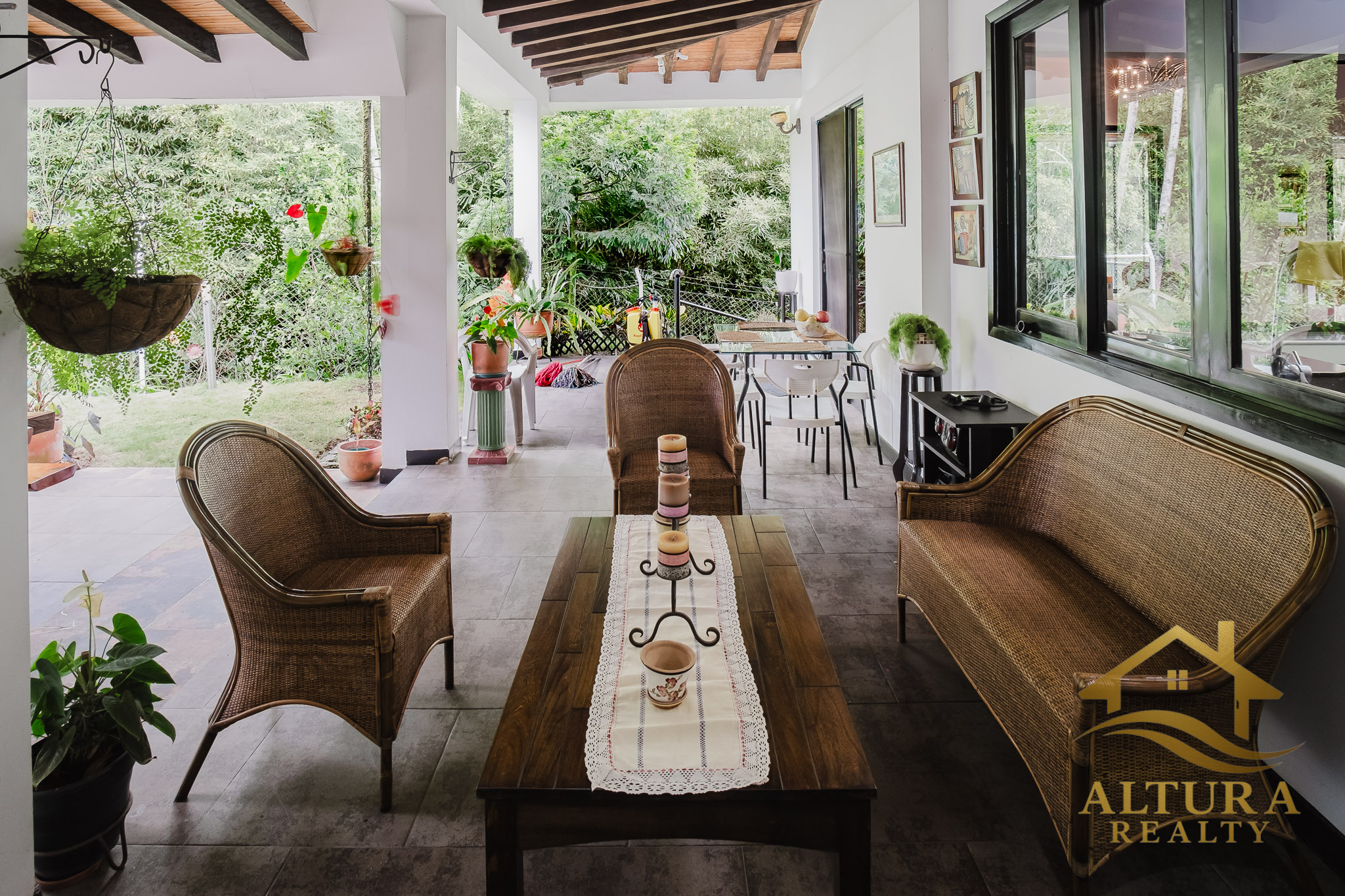 SE VENDE CASA EN CONJUNTO CERRADO A 5 MINUTOS DE ARMENIA