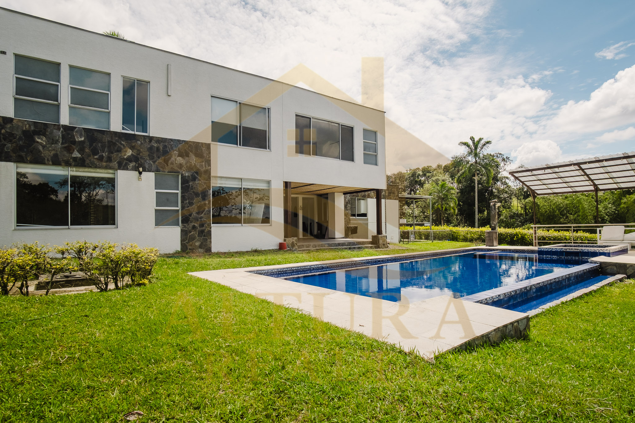 SE VENDE CASA CAMPESTRE ENTRE CIRCASIA Y ARMENIA CONJUNTO CERRADO