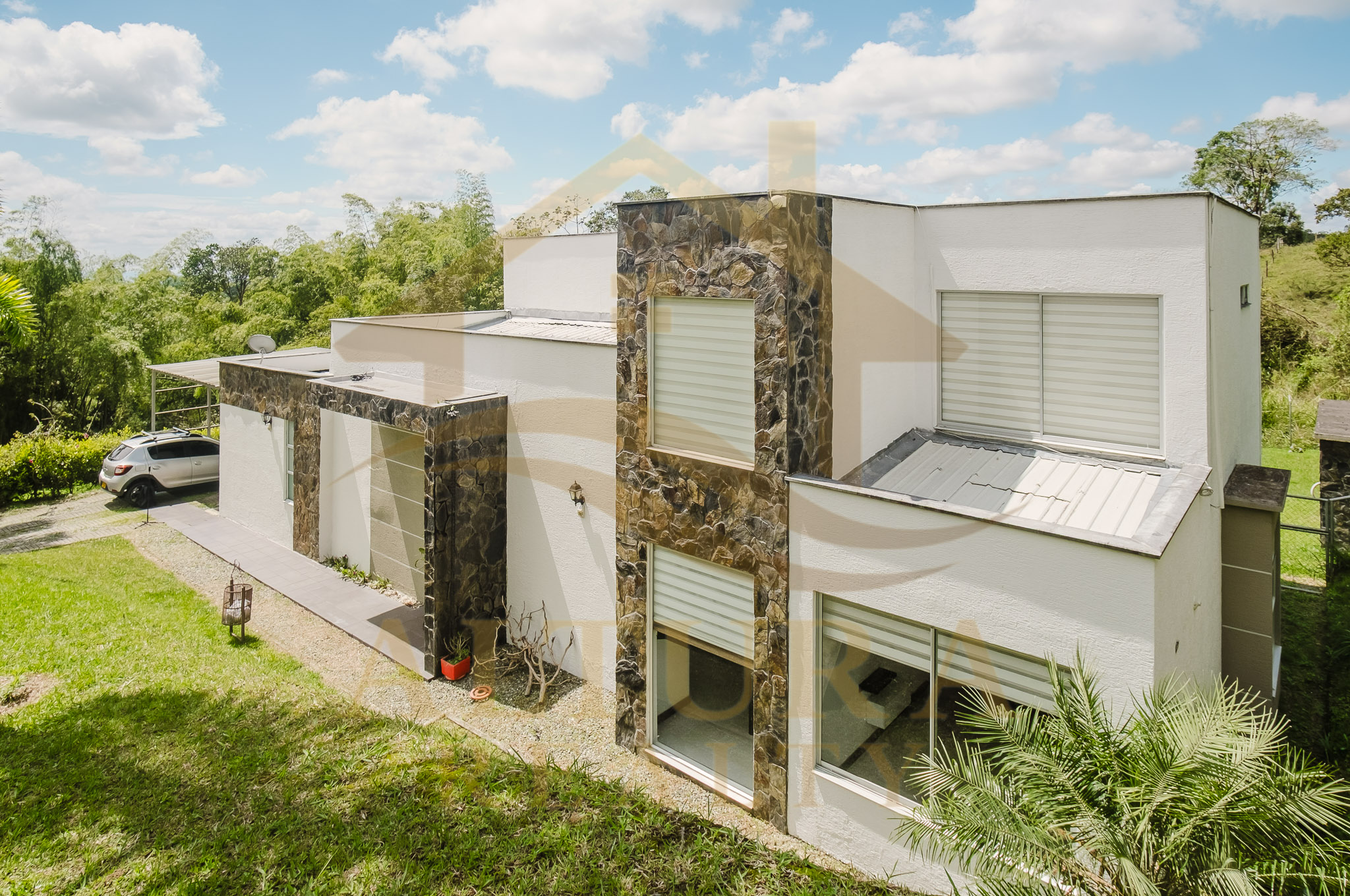 SE VENDE CASA CAMPESTRE ENTRE CIRCASIA Y ARMENIA CONJUNTO CERRADO