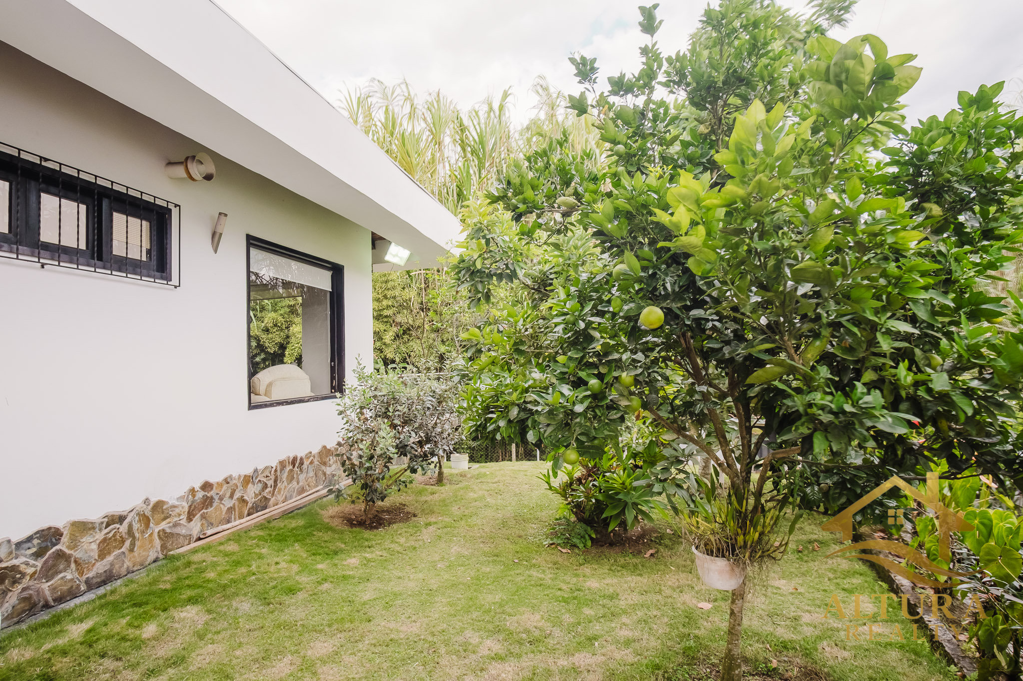 SE VENDE CASA EN CONJUNTO CERRADO A 5 MINUTOS DE ARMENIA