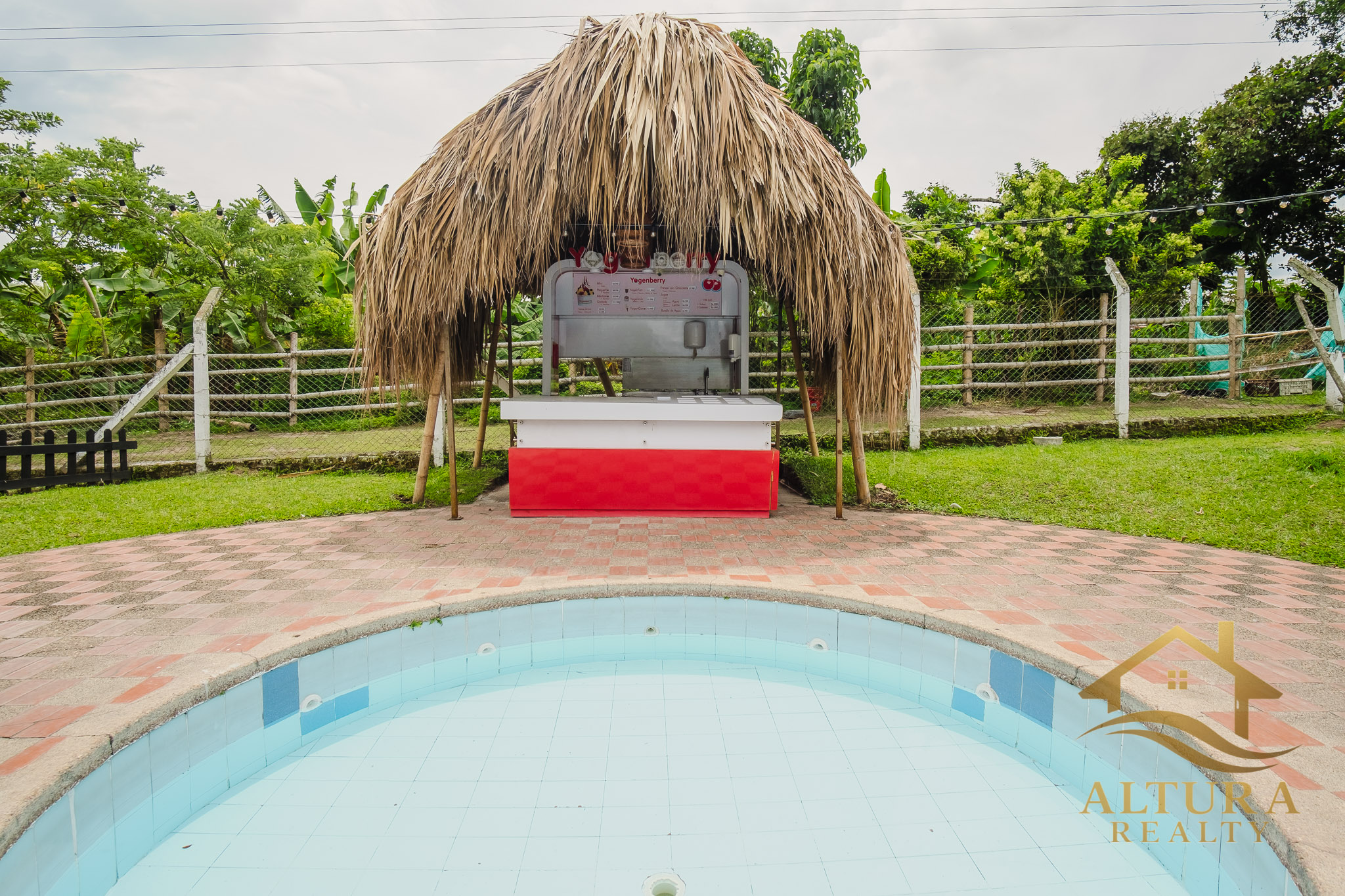 SE VENDE RESTAURANTE CON GRANJA TURISTICA CERCA AL PARQUE DEL CAFE