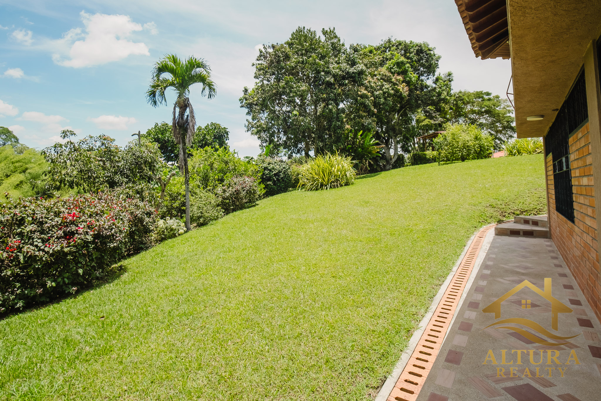 SE VENDE CASA CAMPESTRE EN ALCALA