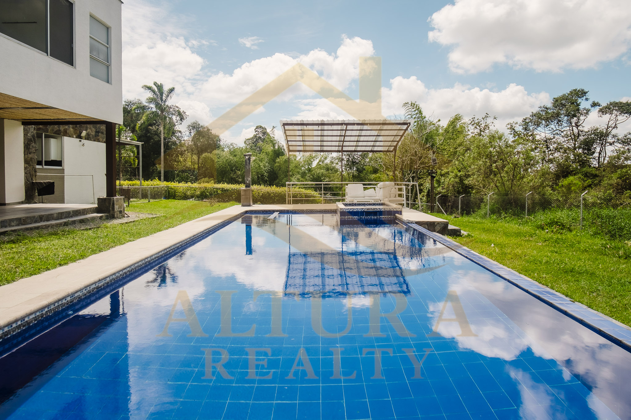 SE VENDE CASA CAMPESTRE ENTRE CIRCASIA Y ARMENIA CONJUNTO CERRADO