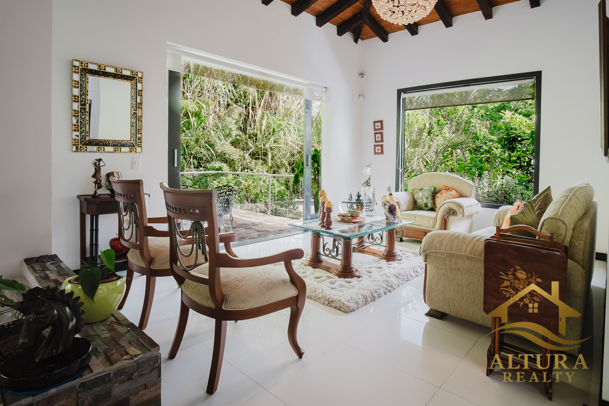 SE VENDE CASA EN CONJUNTO CERRADO A 5 MINUTOS DE ARMENIA