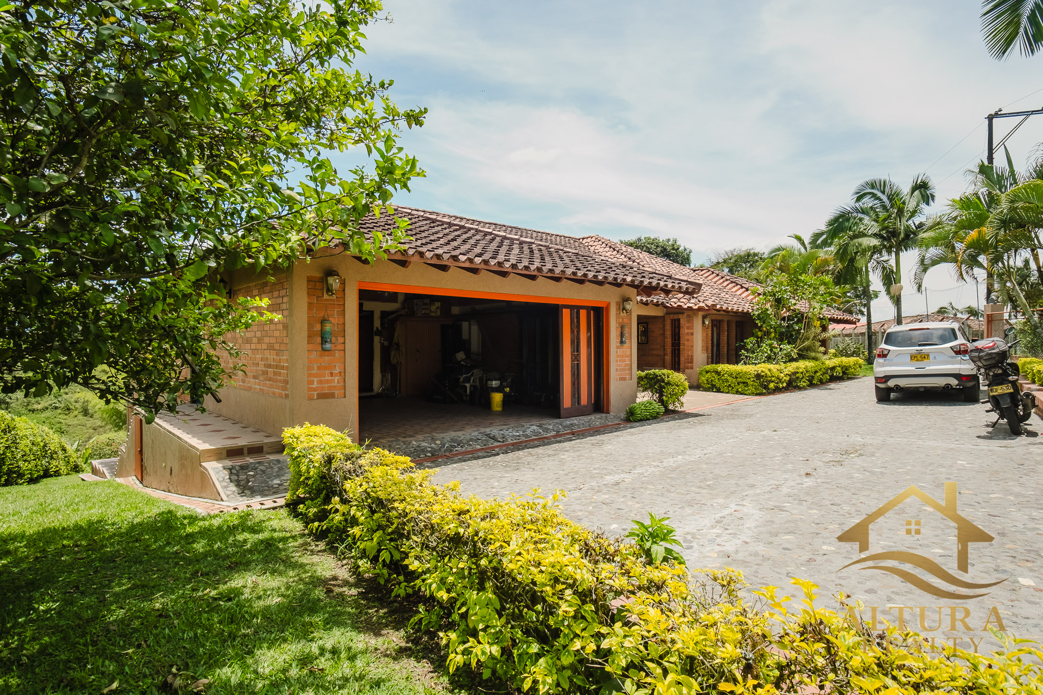 SE VENDE CASA CAMPESTRE EN ALCALA