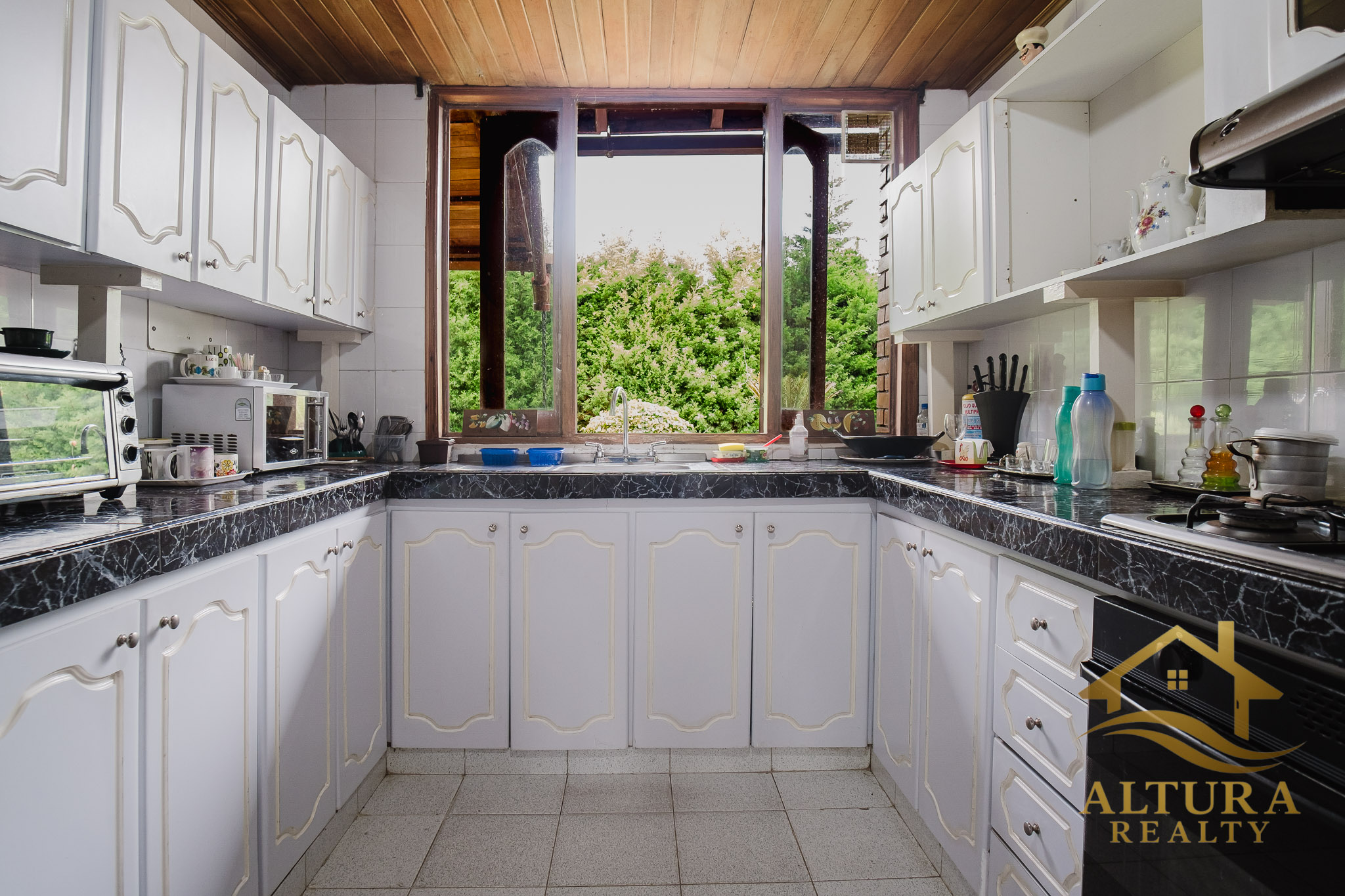 Casa Campestre  En Venta En Circasia Com Amplios Jardines-PROP-001