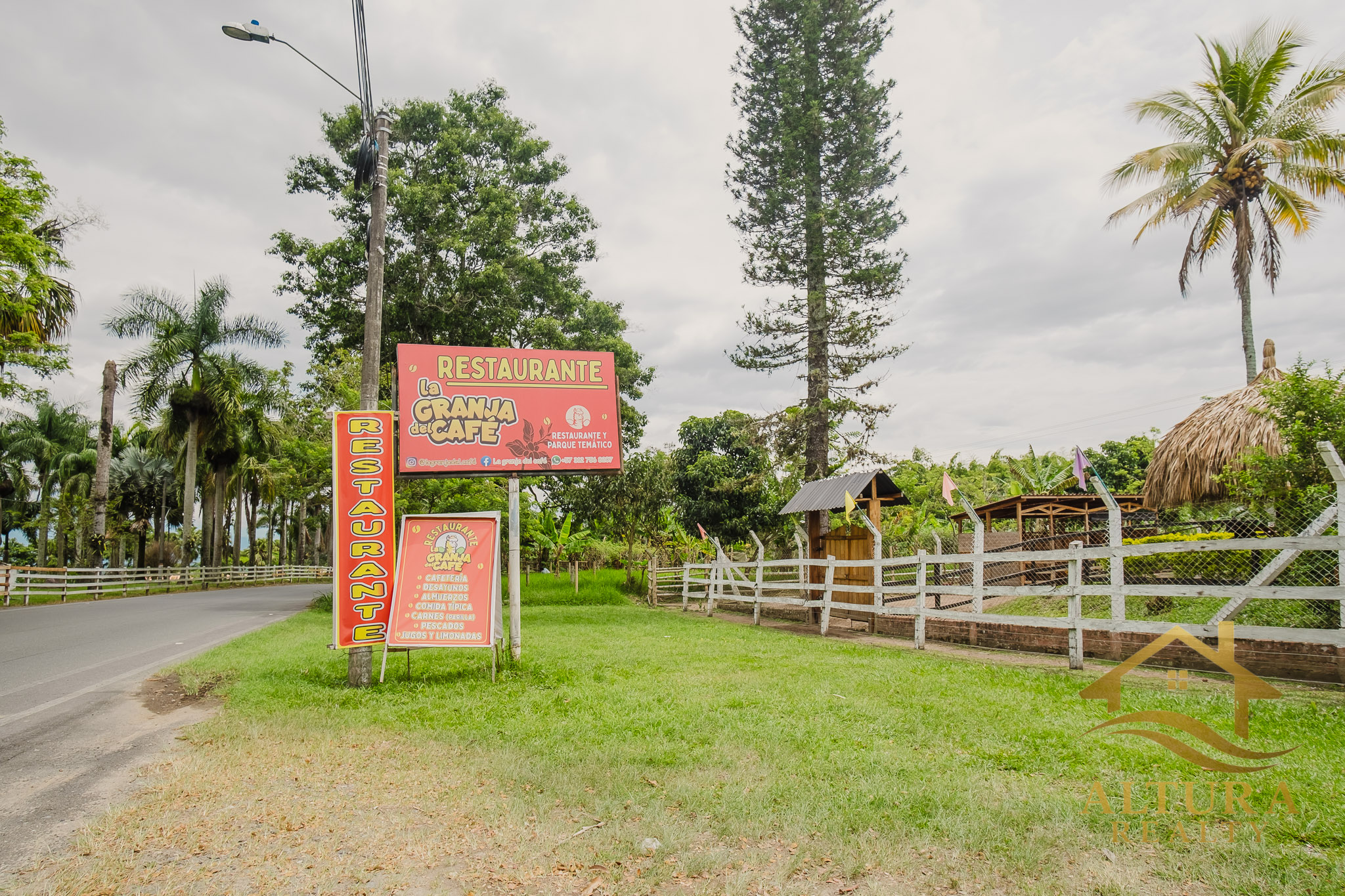 SE VENDE RESTAURANTE CON GRANJA TURISTICA CERCA AL PARQUE DEL CAFE