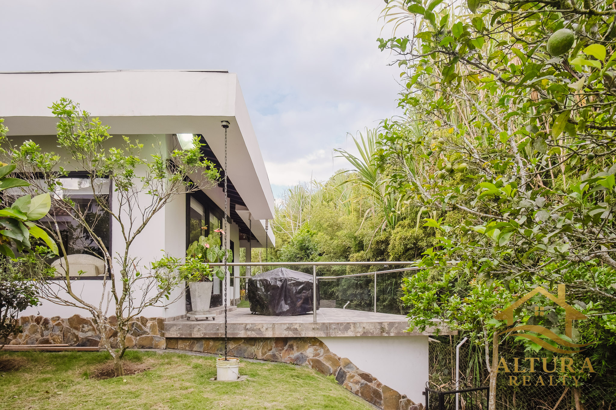 SE VENDE CASA EN CONJUNTO CERRADO A 5 MINUTOS DE ARMENIA