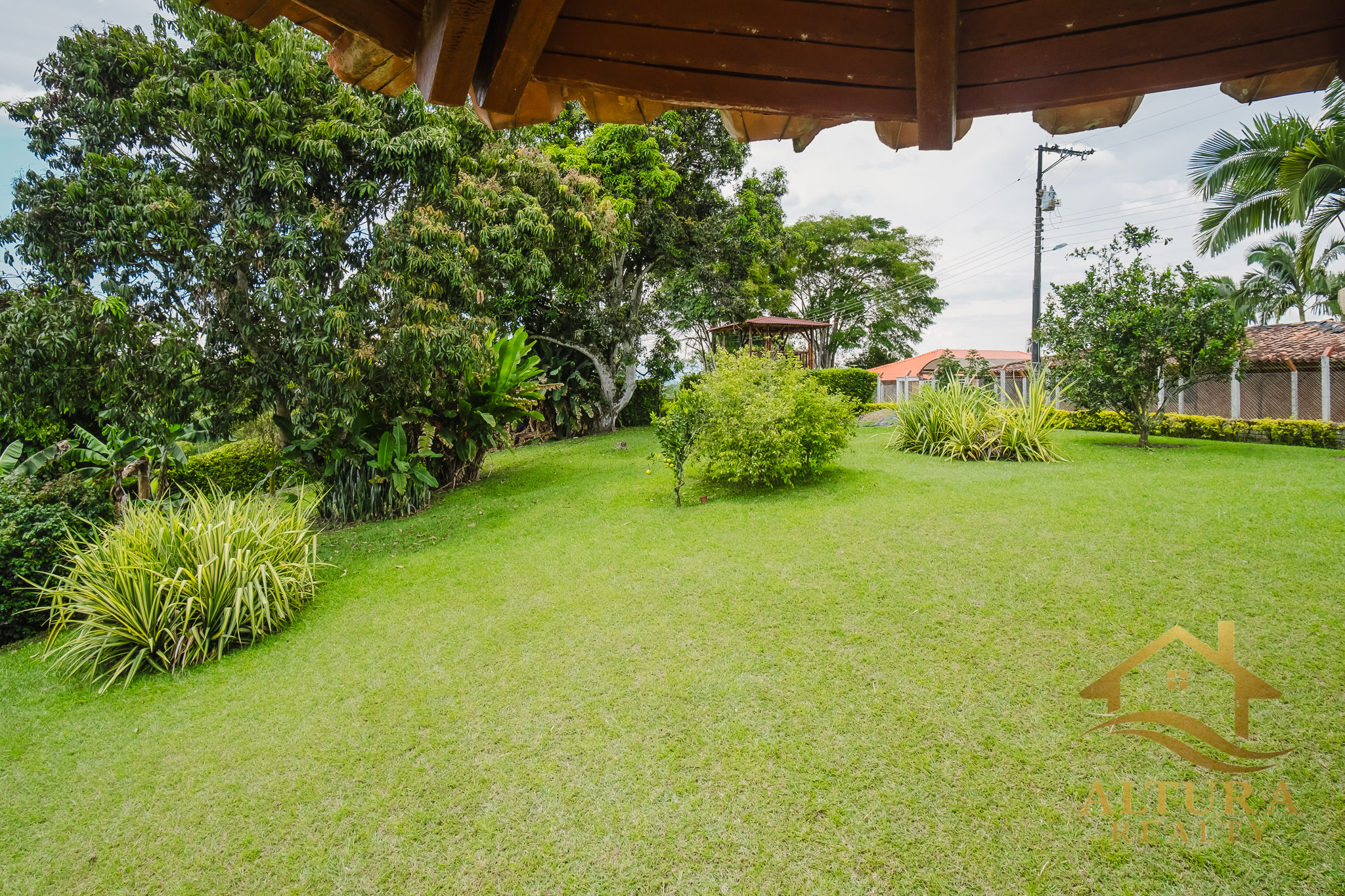 SE VENDE CASA CAMPESTRE EN ALCALA