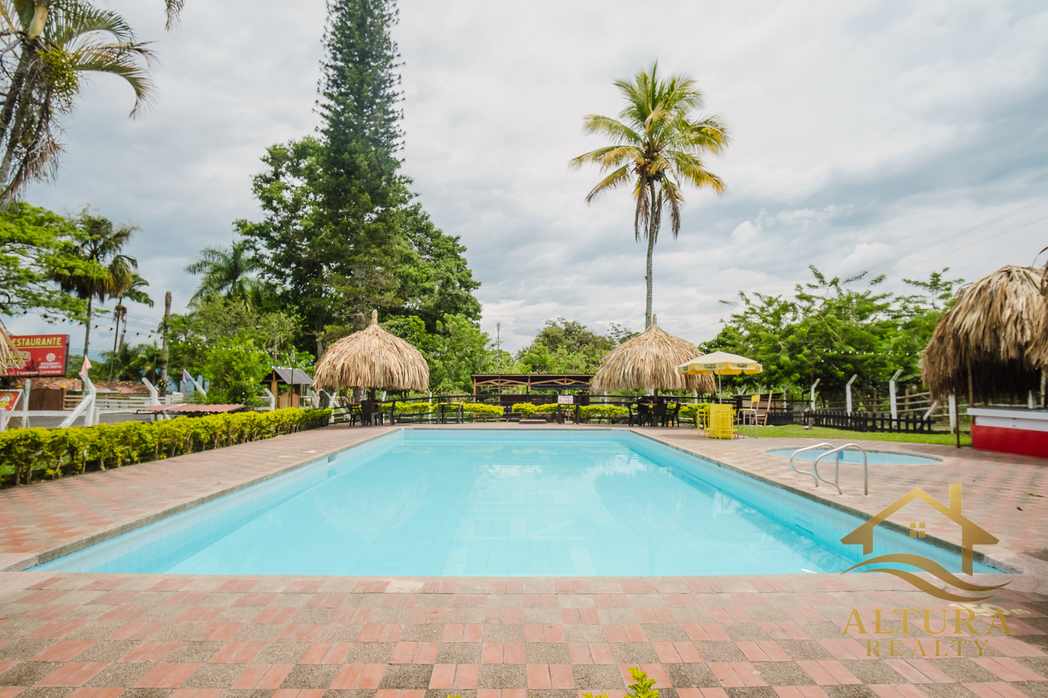 SE VENDE RESTAURANTE CON GRANJA TURISTICA CERCA AL PARQUE DEL CAFE